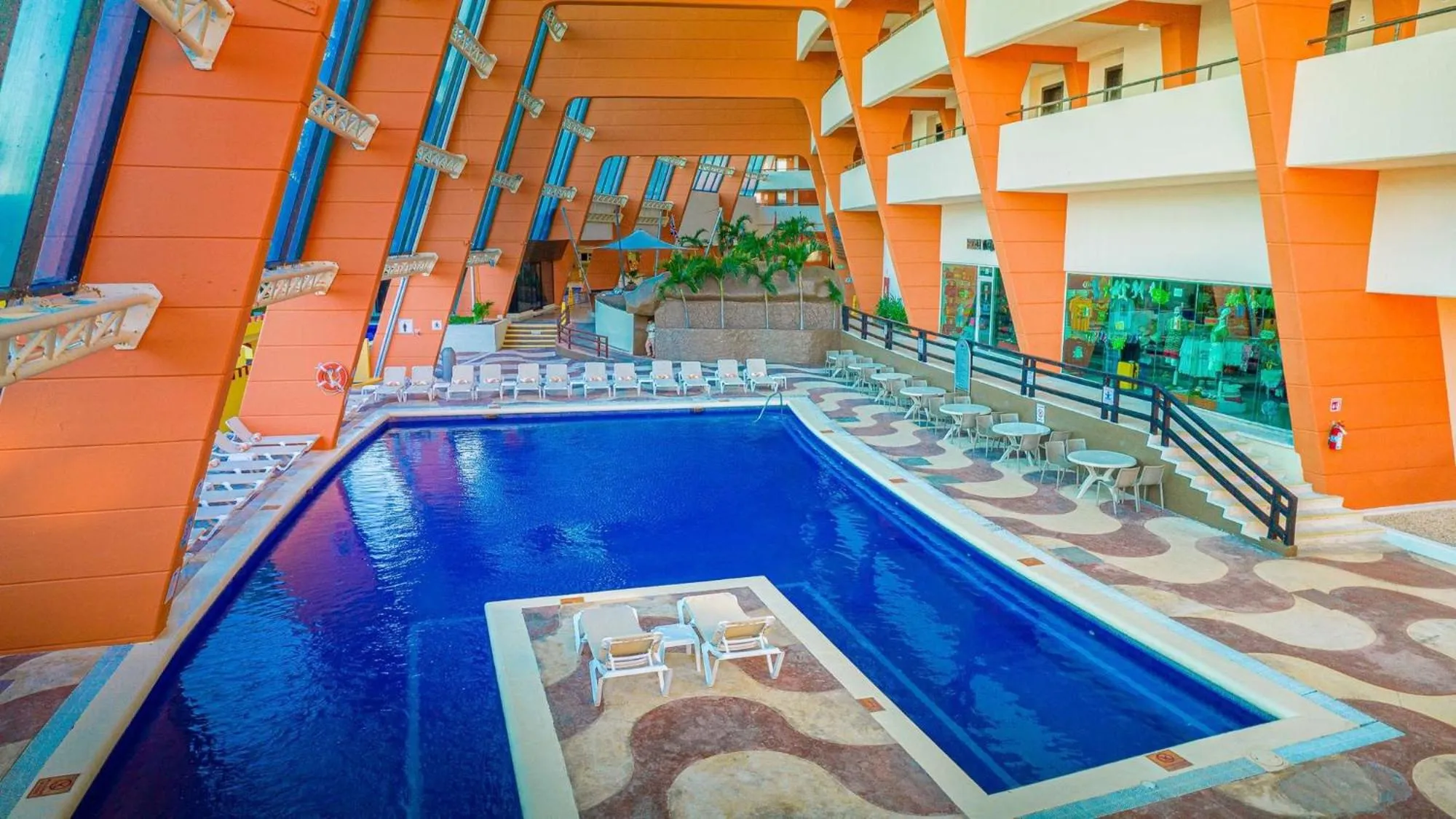 Swimming pool in Crown Paradise Club Cancun - All Inclusive