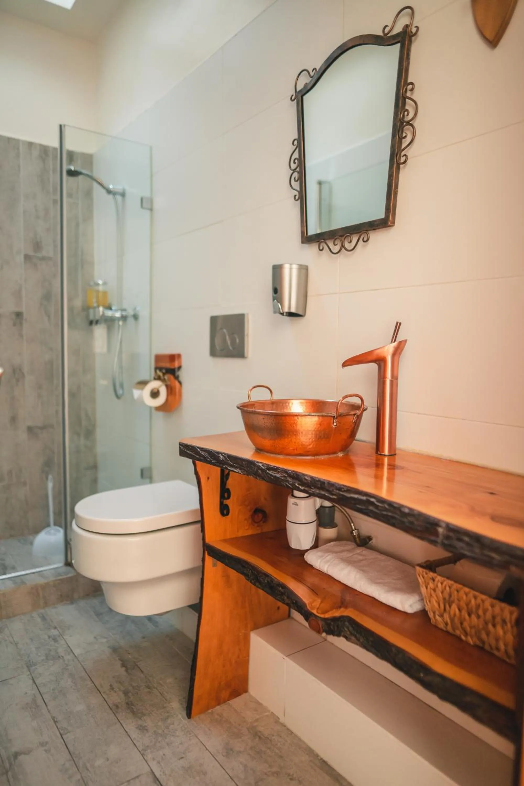 Bathroom in AYCA La Flora Hotel Boutique