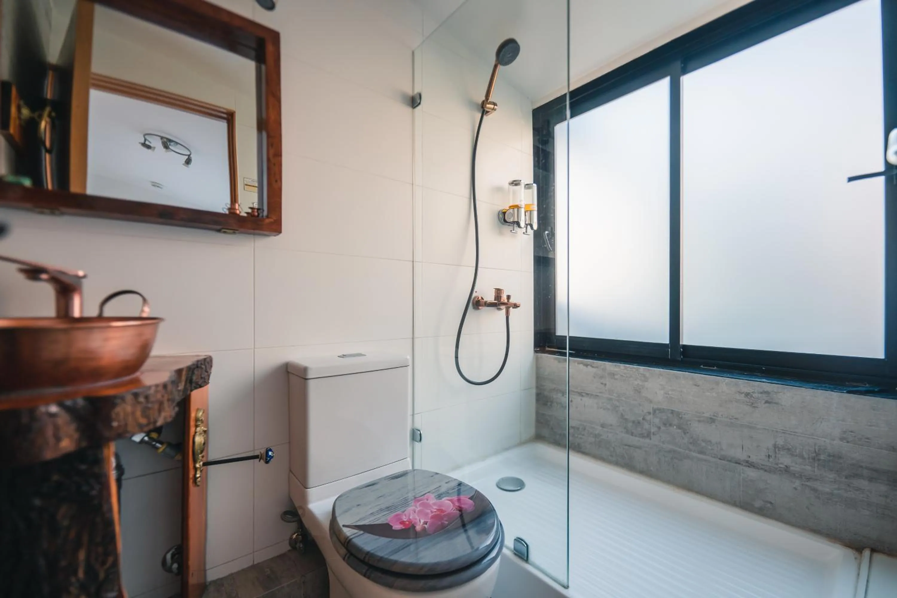 Bathroom in AYCA La Flora Hotel Boutique