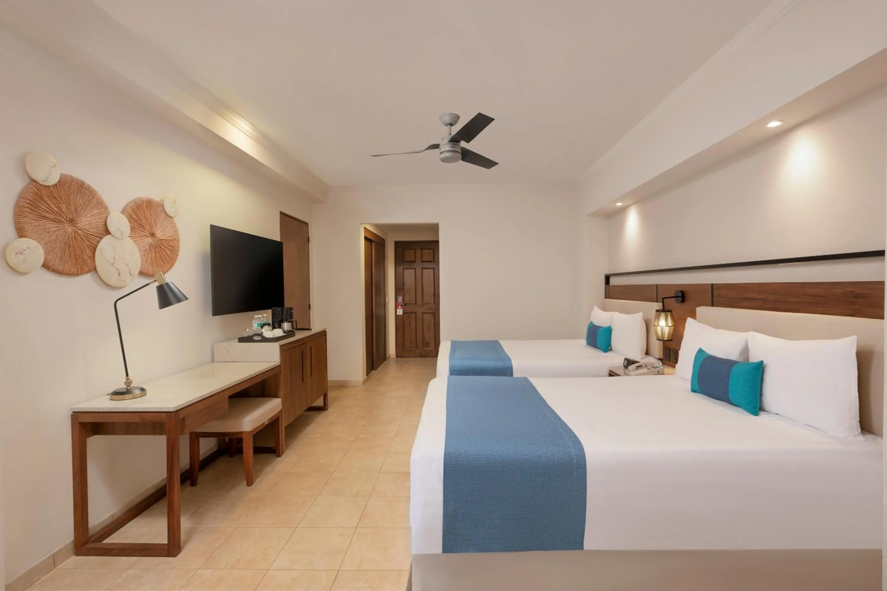 Deluxe Room - single occupancy in GR Solaris Cancun - All Inclusive