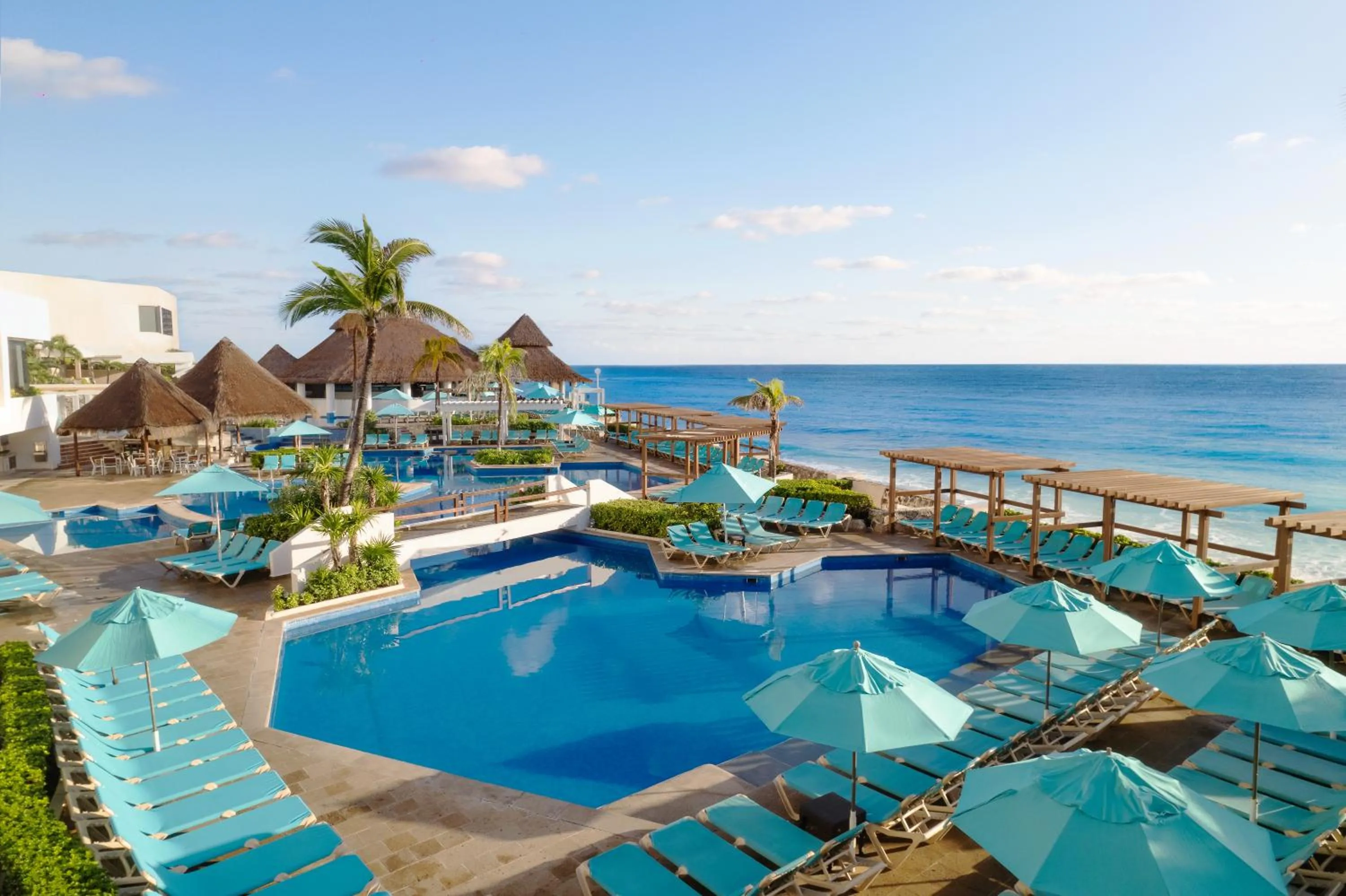 Swimming pool in Royal Solaris Cancun - All Inclusive