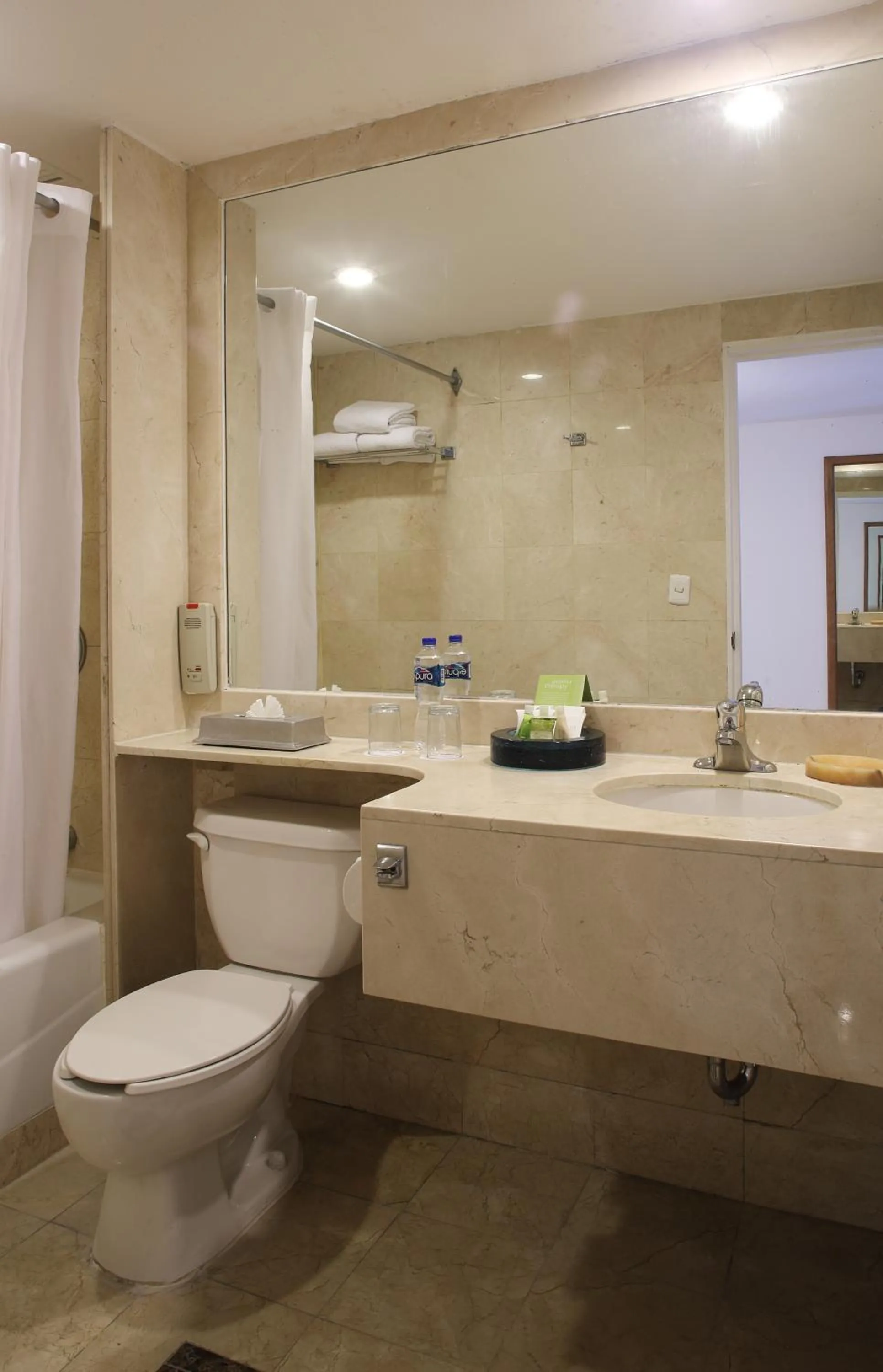 Bathroom in Emporio Acapulco