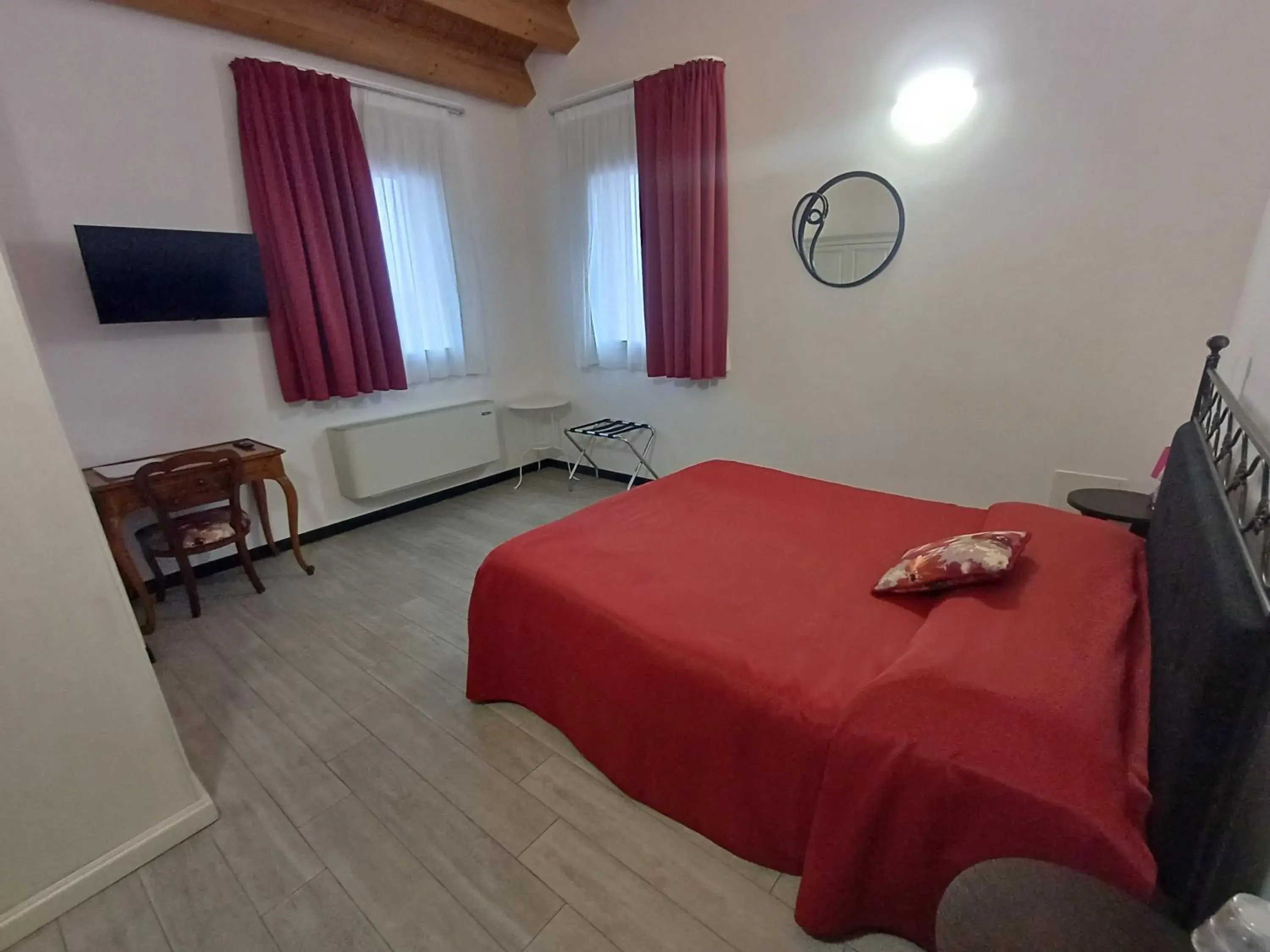 Superior Double Room - single occupancy in Arneroni Superior Double Room - single occupancy in Arneroni