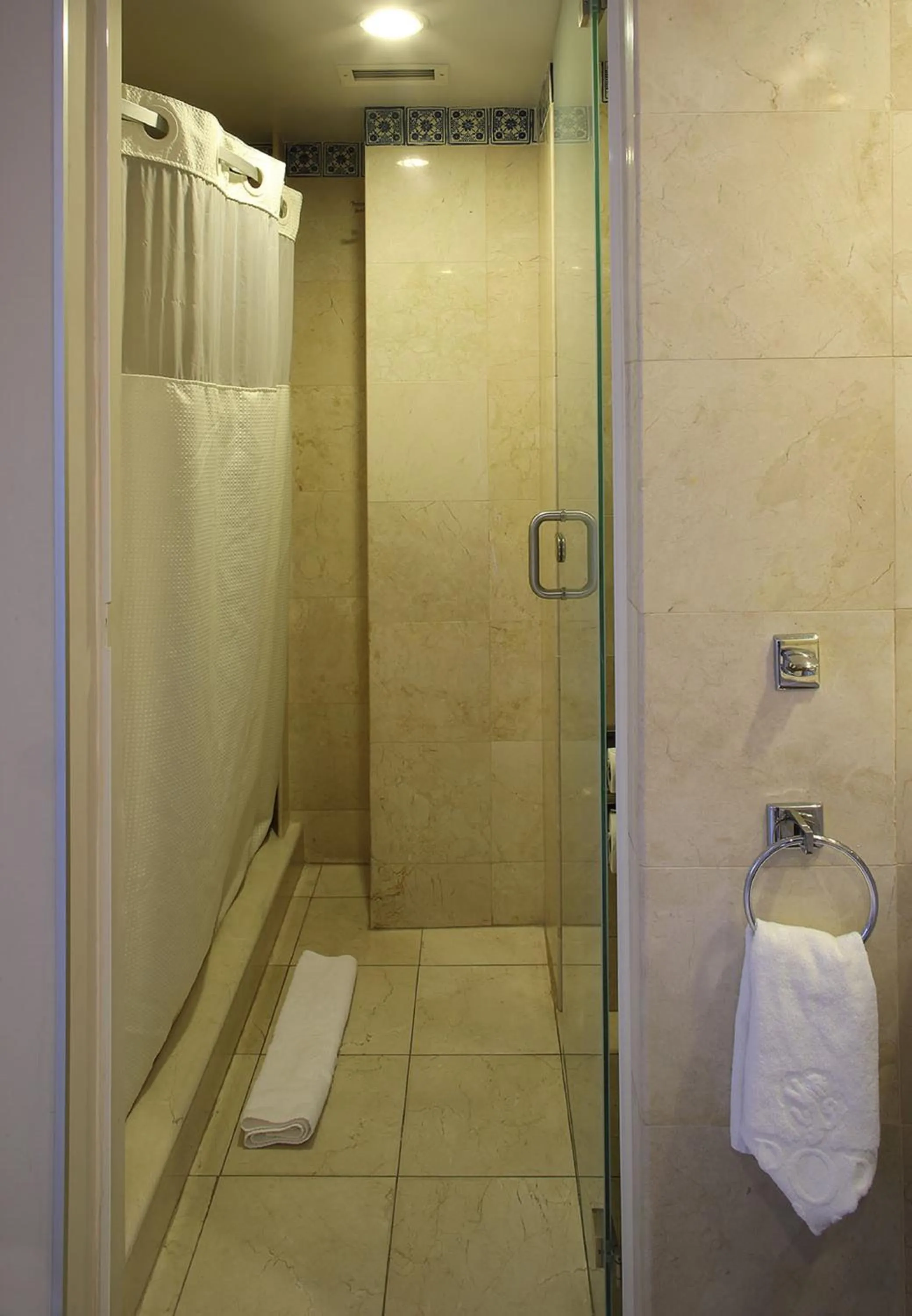 Shower in Emporio Zacatecas