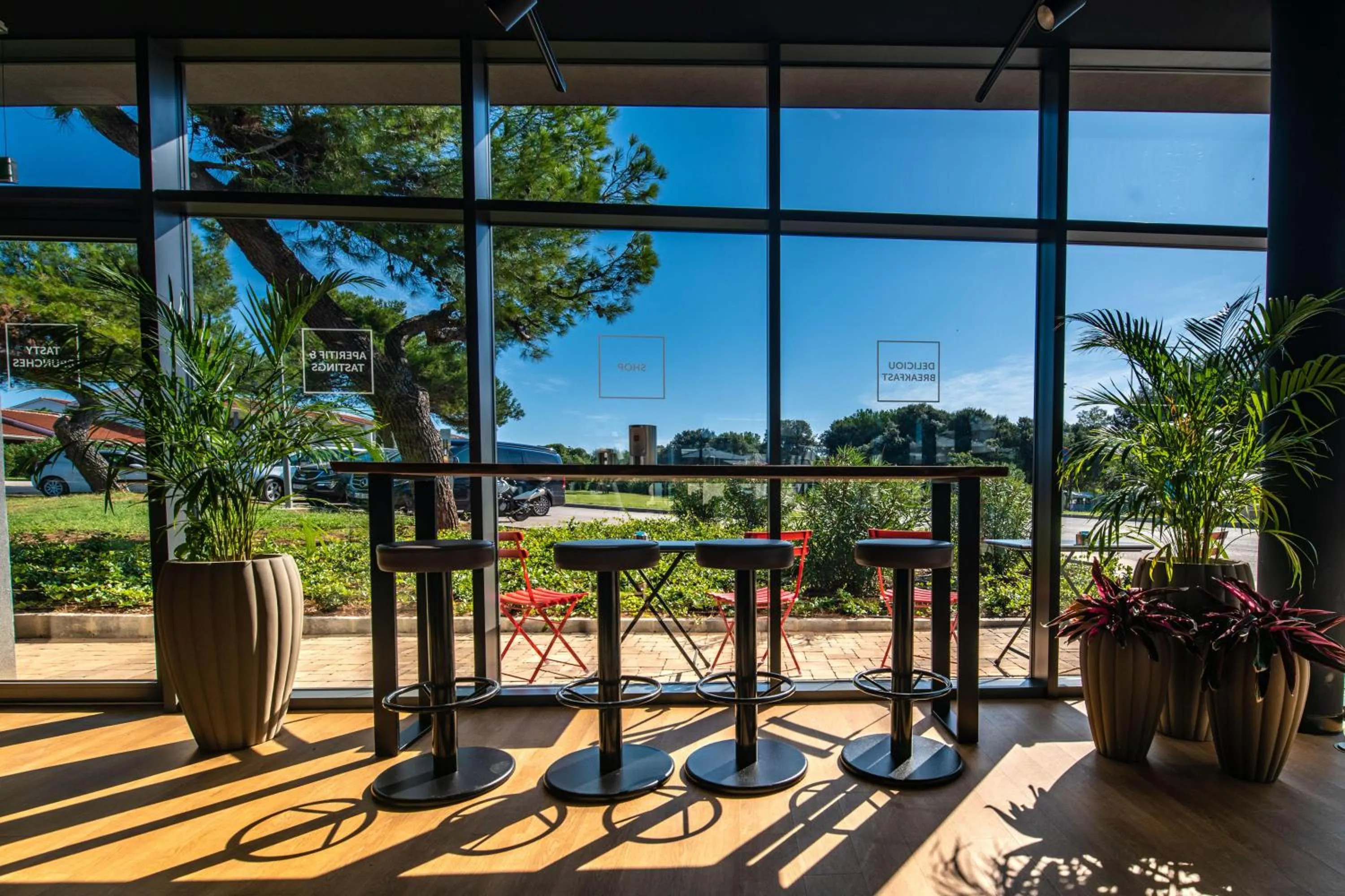 Lounge or bar in Kazela Apartments