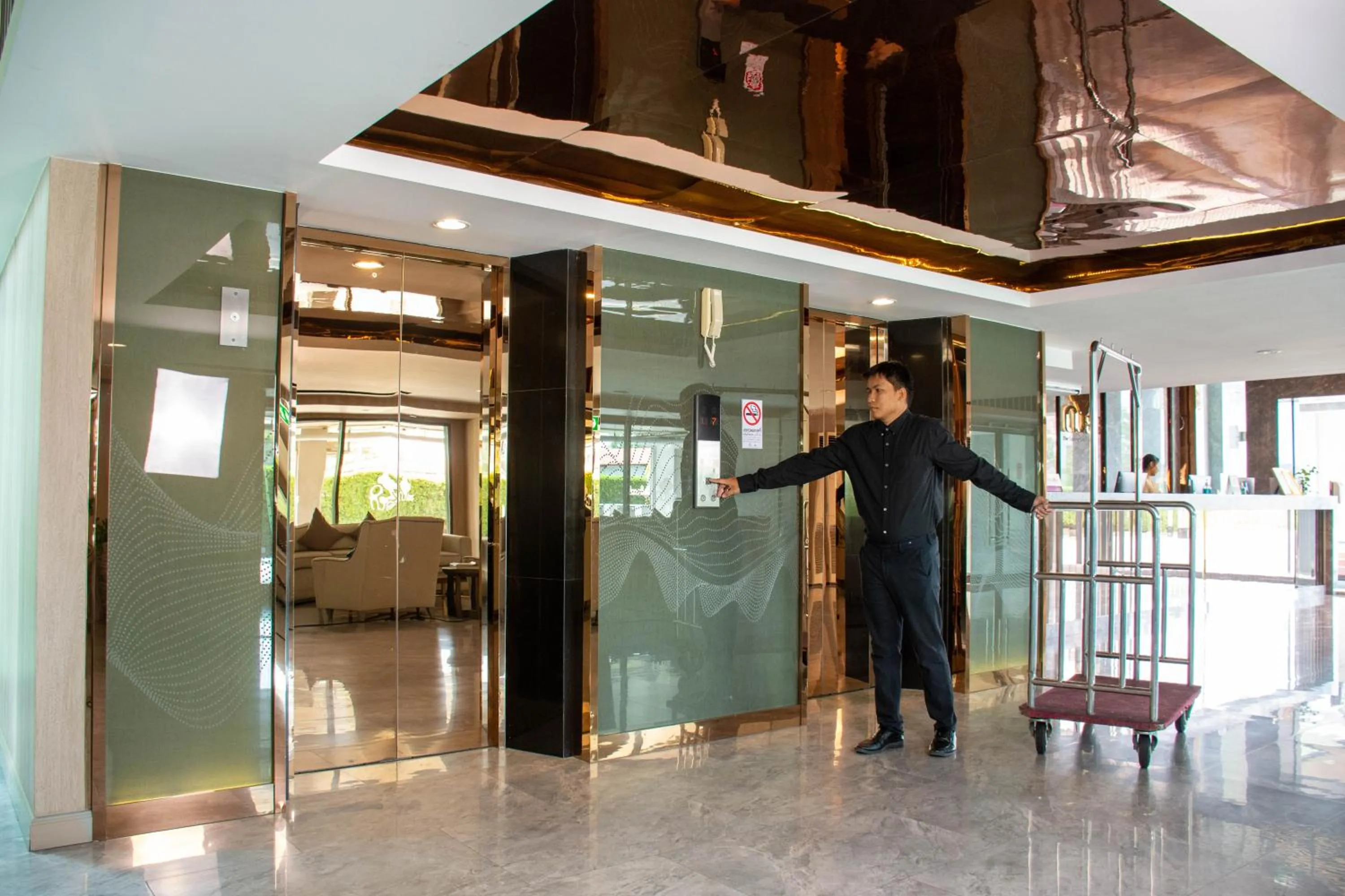 concierge in Chor Cher The Luxury Green Hotel - SHA Extra Plus