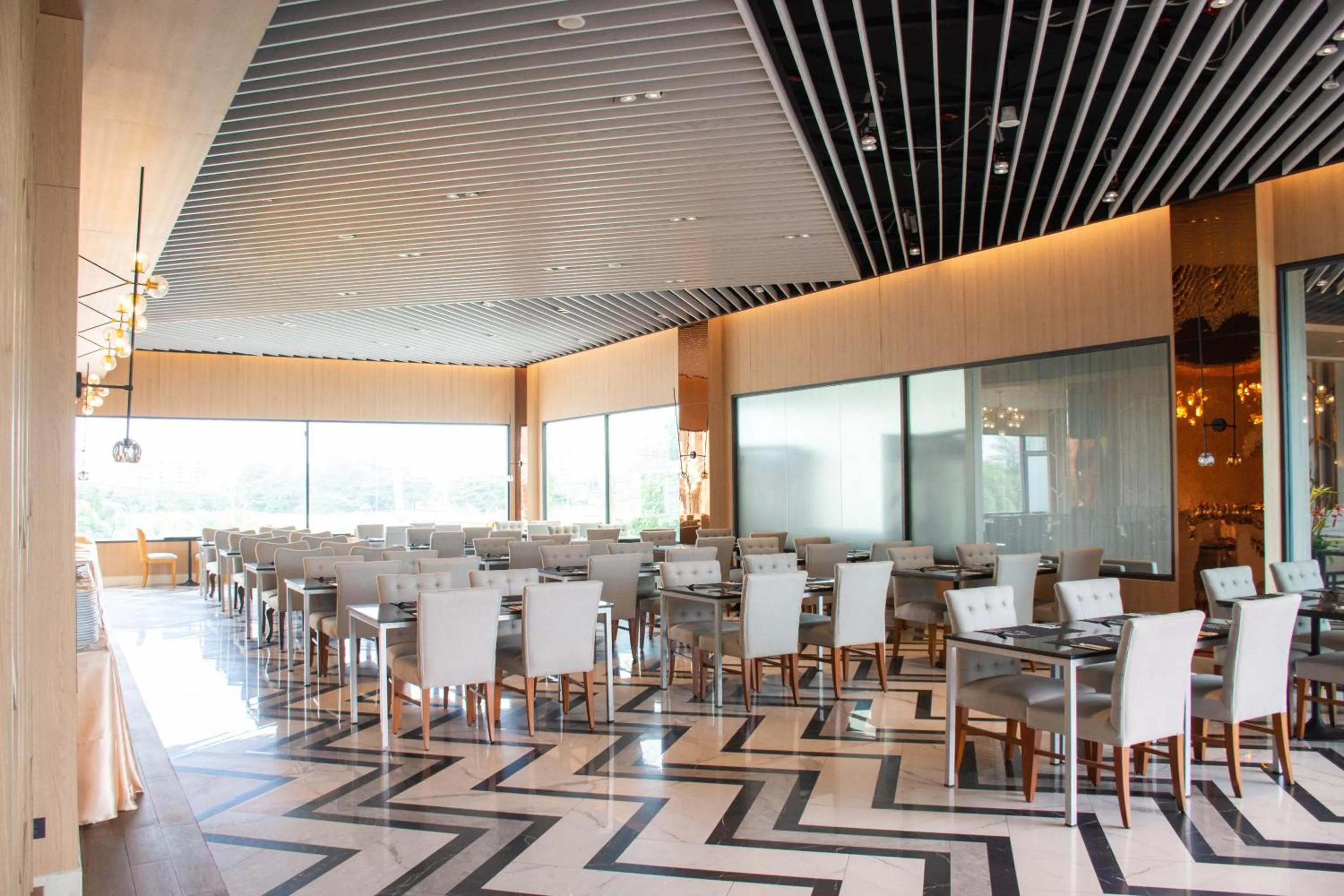 Restaurant/places to eat in Chor Cher The Luxury Green Hotel - SHA Extra Plus