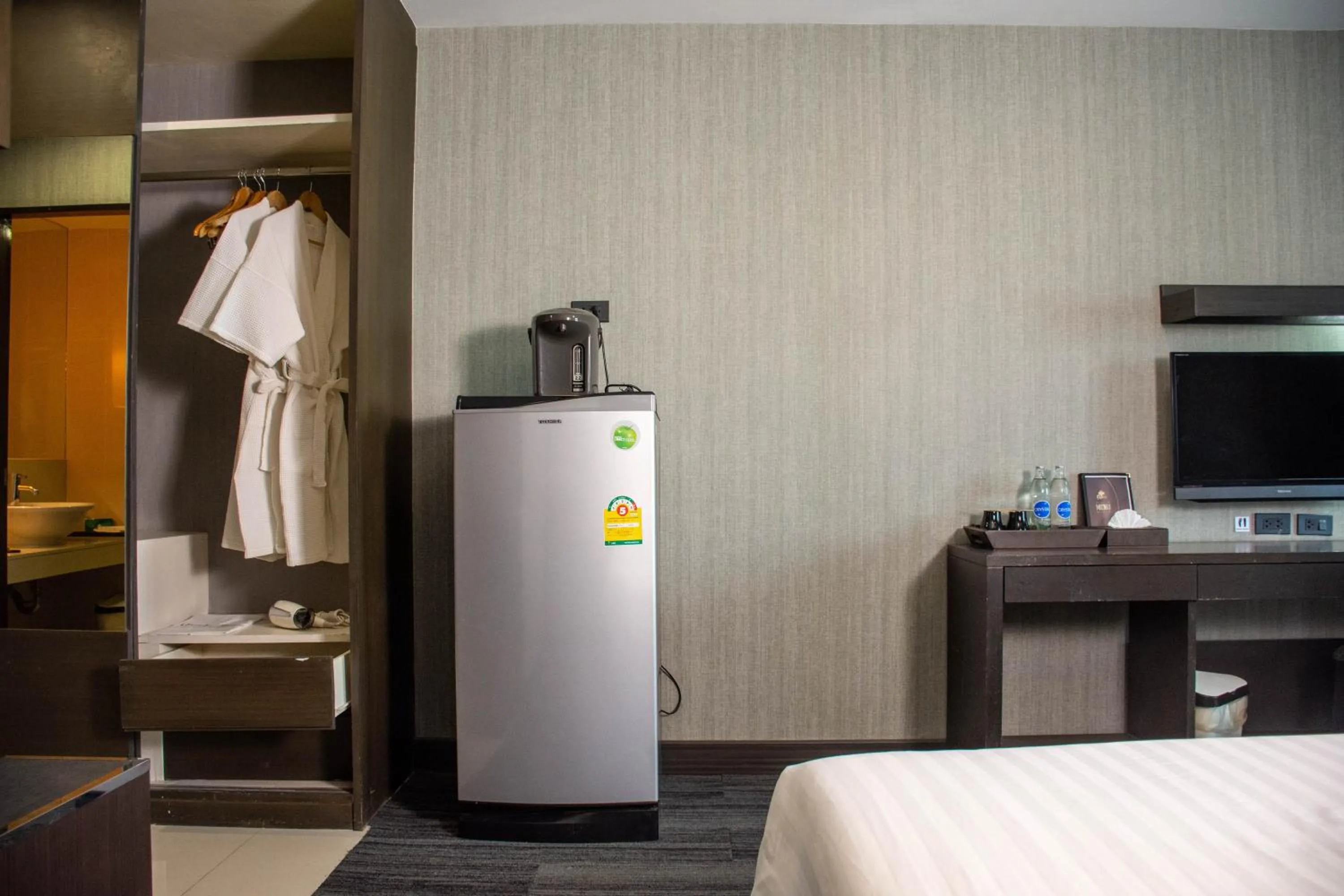 Coffee/tea facilities, Bed in Chor Cher The Luxury Green Hotel - SHA Extra Plus