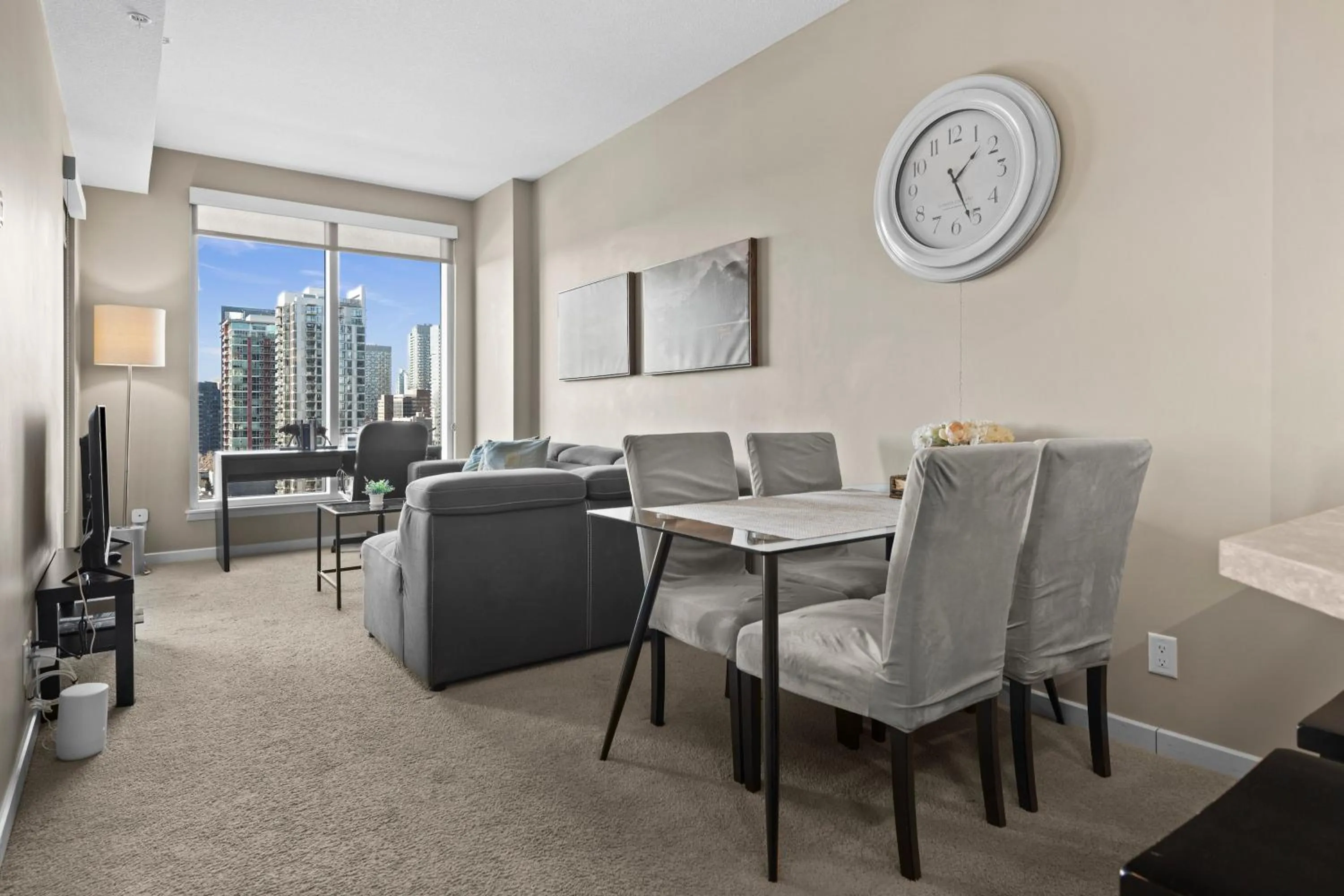 TV and multimedia in GlobalStay Downtown Calgary Condos