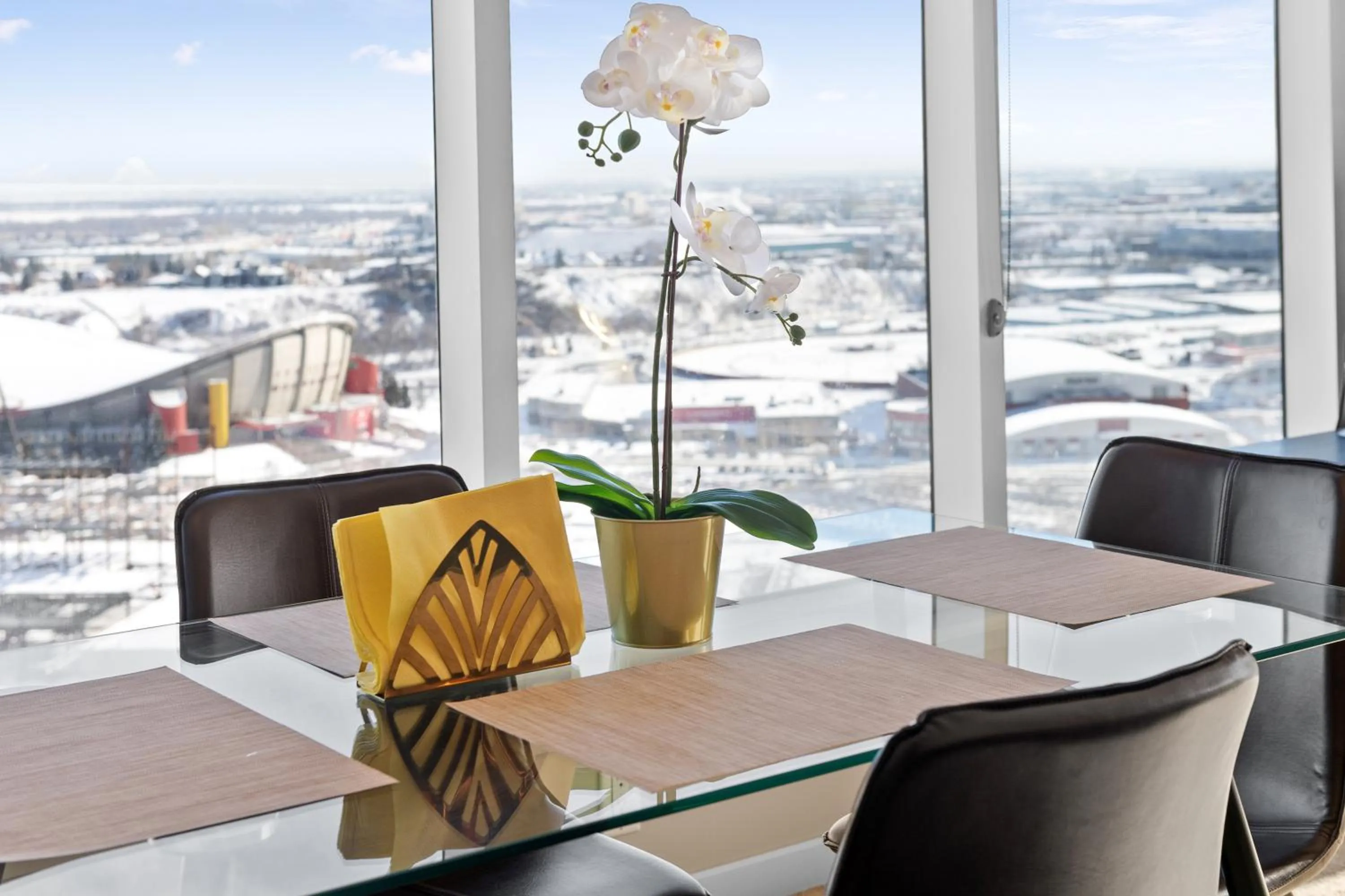 Dining area in Stylish Downtown Condos by GLOBALSTAY