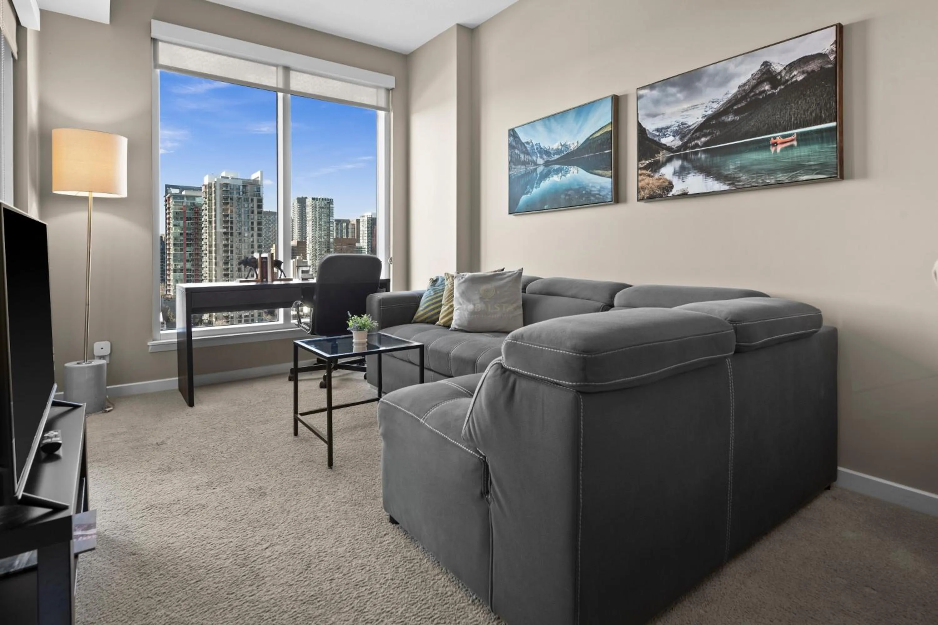 TV and multimedia in GlobalStay Downtown Calgary Condos