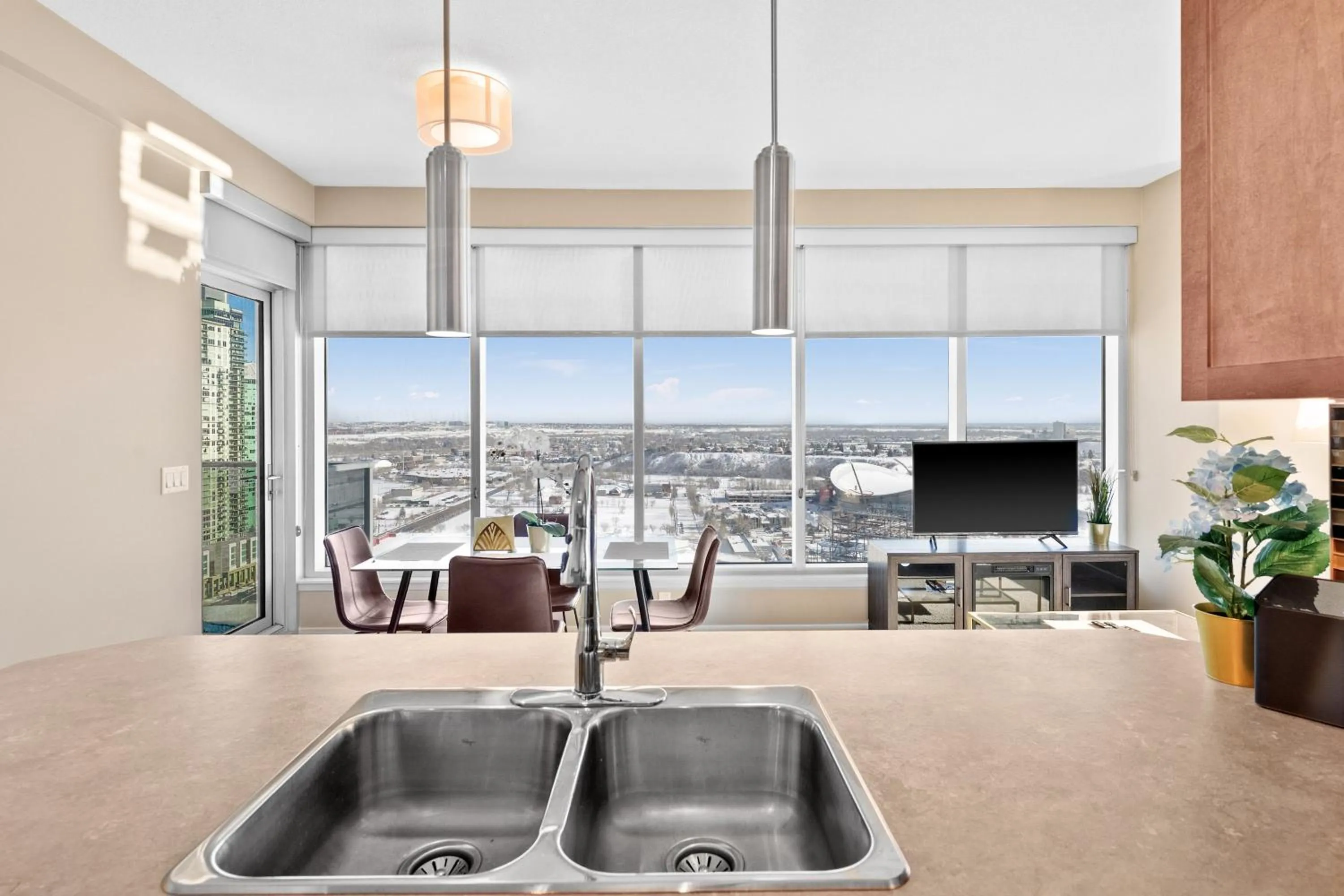 Dining area in Stylish Downtown Condos by GLOBALSTAY