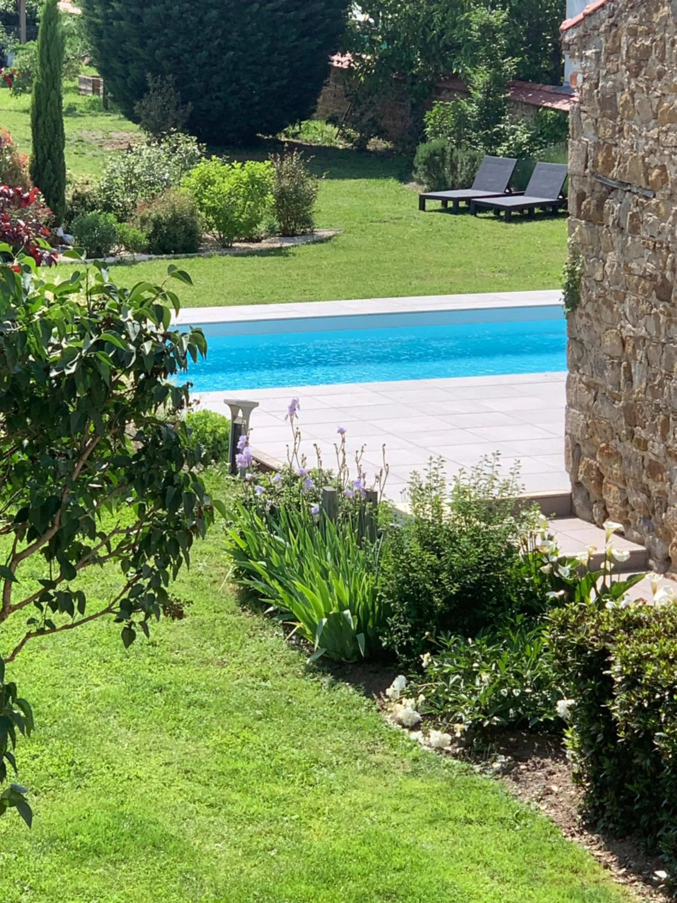Pool view in Chambres d hôtes La clé des arches