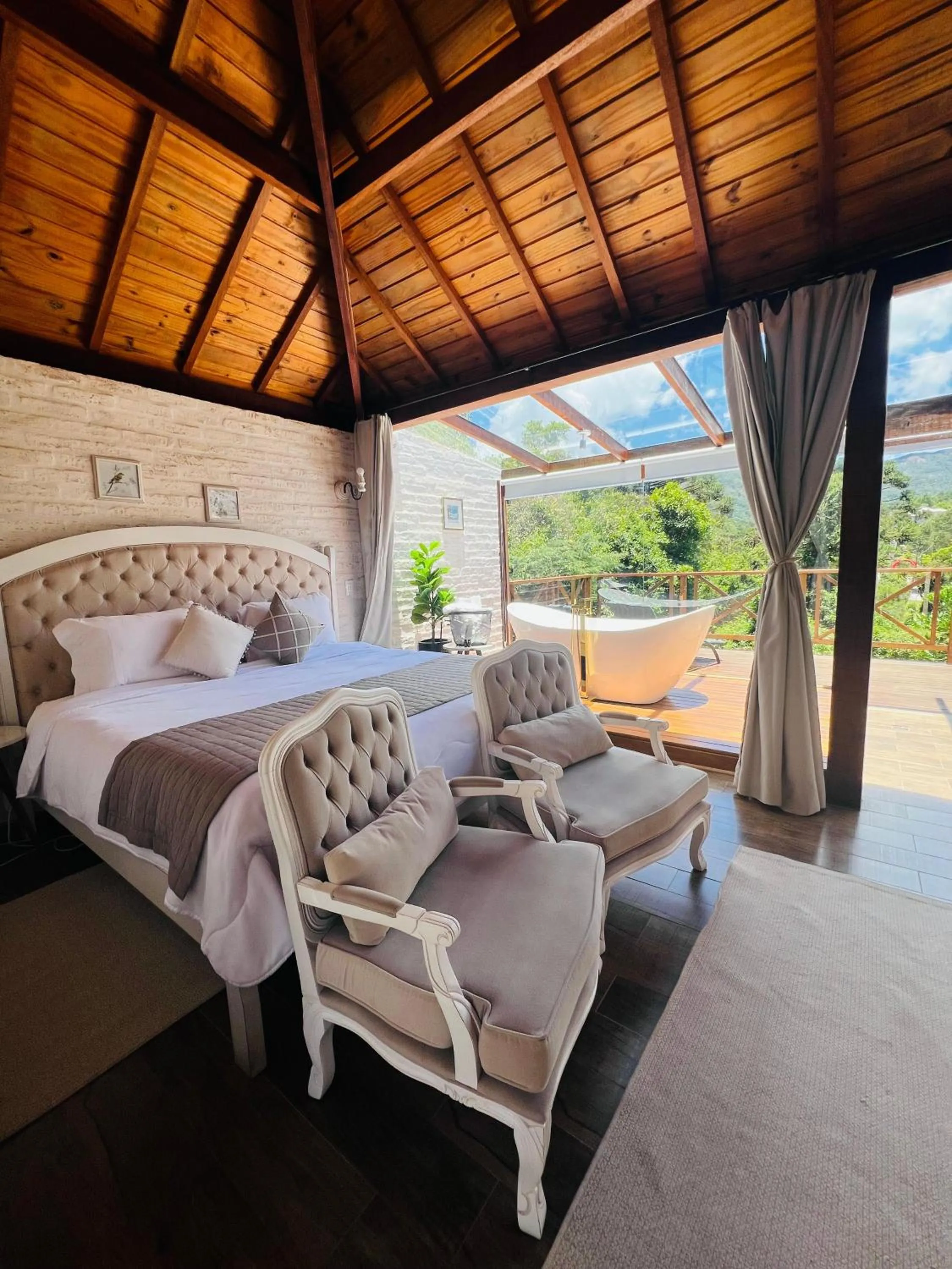 Photo of the whole room, Bed in Pousada Villa Monte Verde