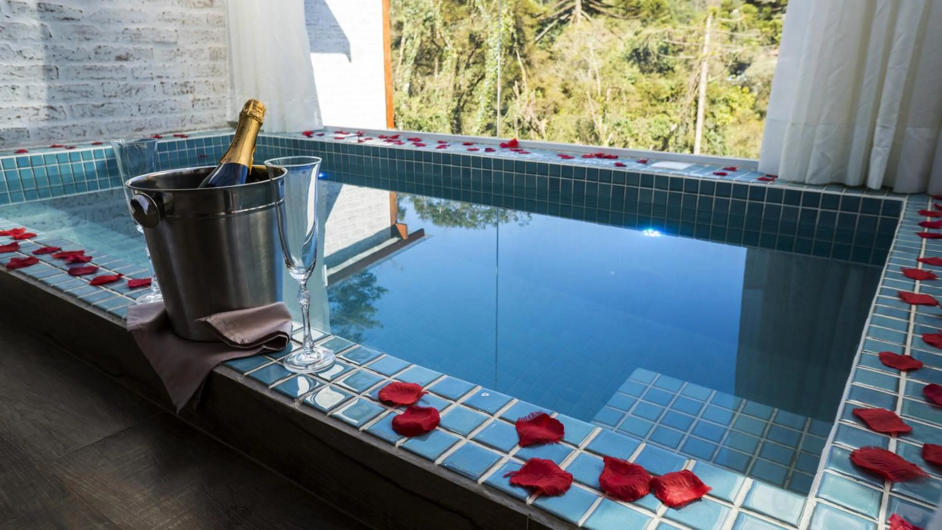 Swimming pool in Pousada Villa Monte Verde