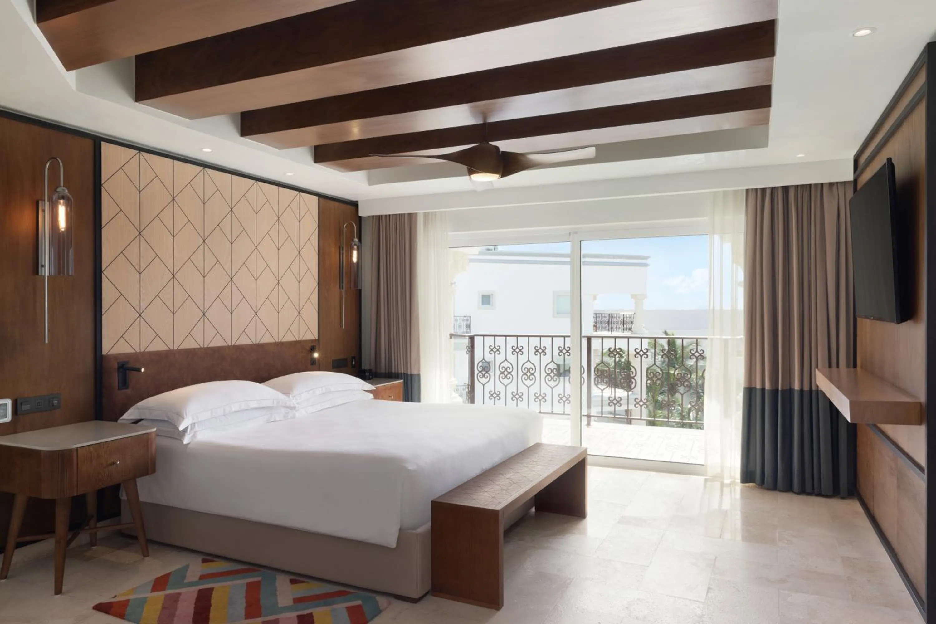 Bed in Hyatt Vivid Playa Del Carmen All-Inclusive Adult Only Resort