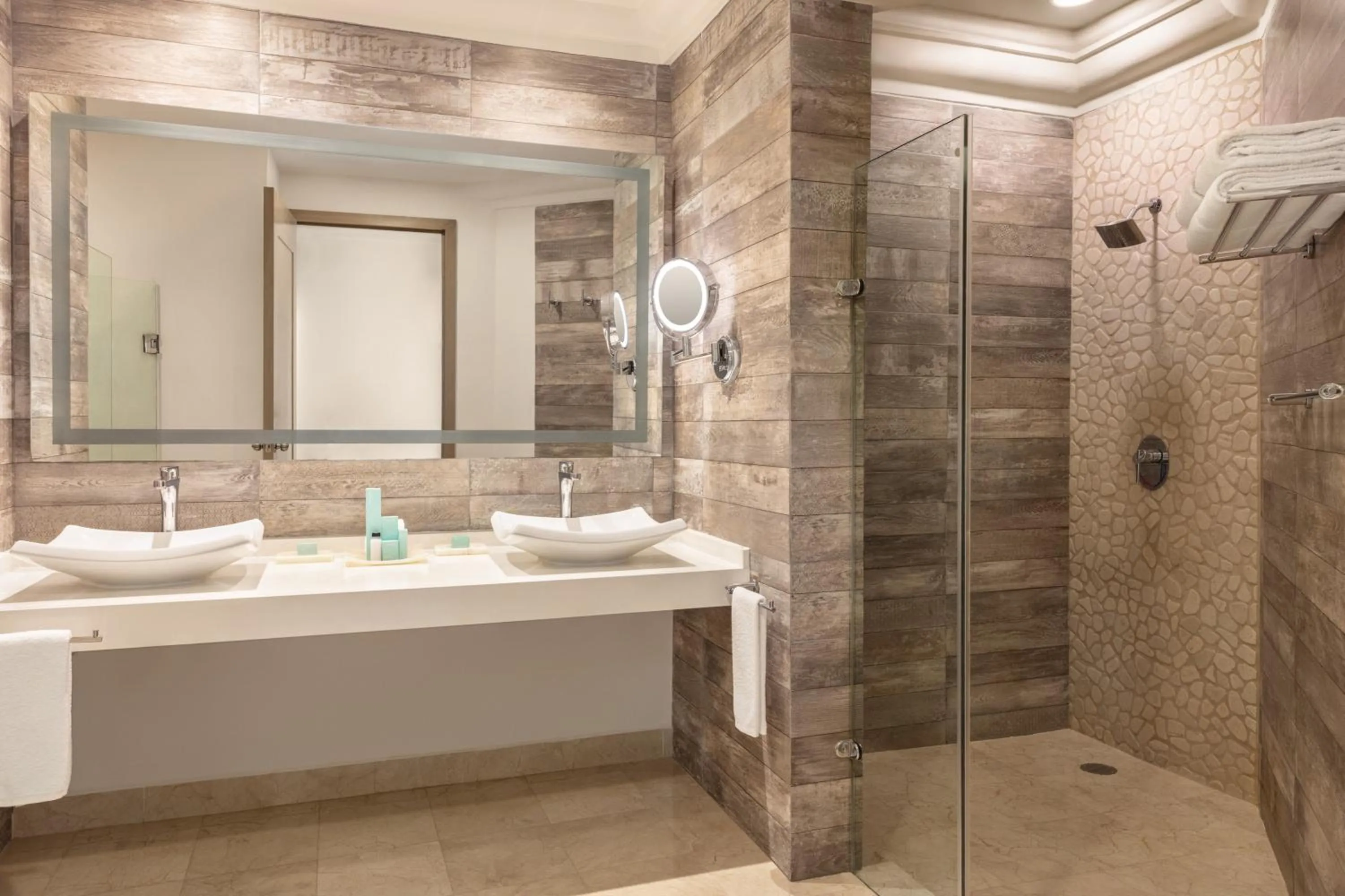 Shower in Wyndham Alltra Playa del Carmen Adults Only All Inclusive