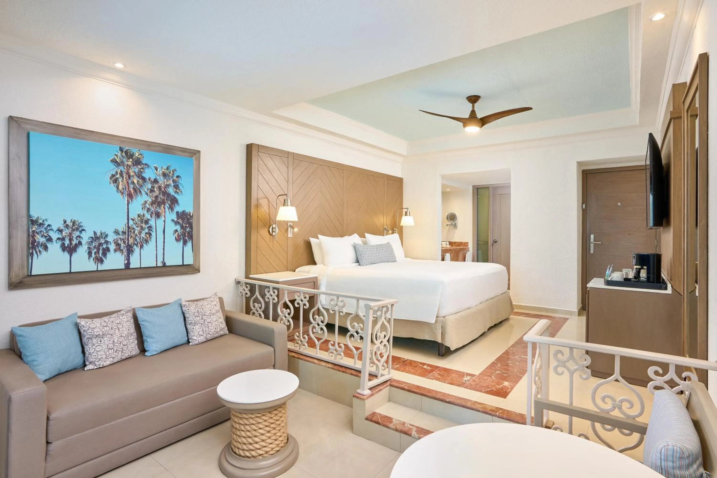 Bed in Wyndham Alltra Cancun All Inclusive Resort