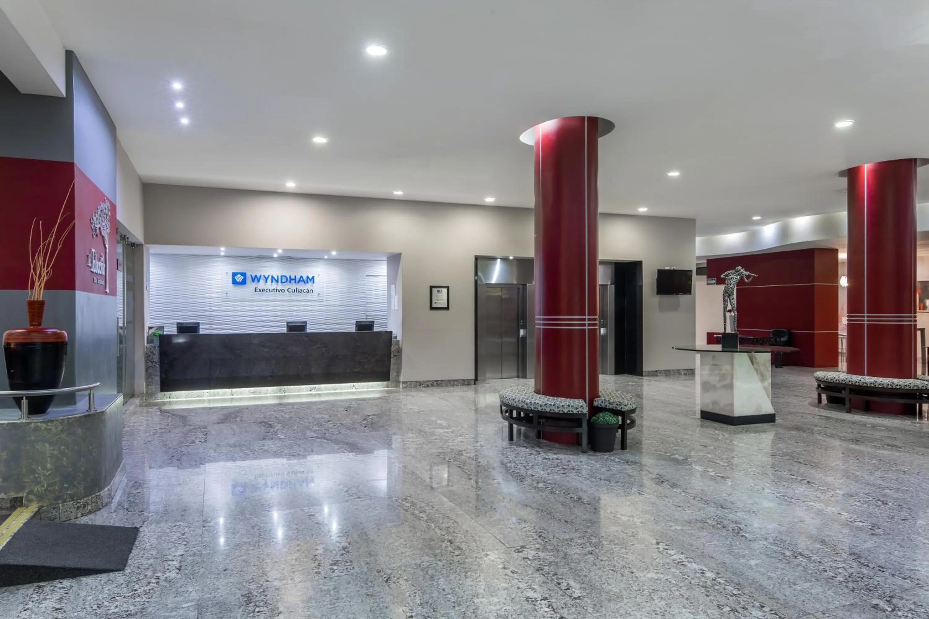 Lobby or reception in Wyndham Executivo Culiacan