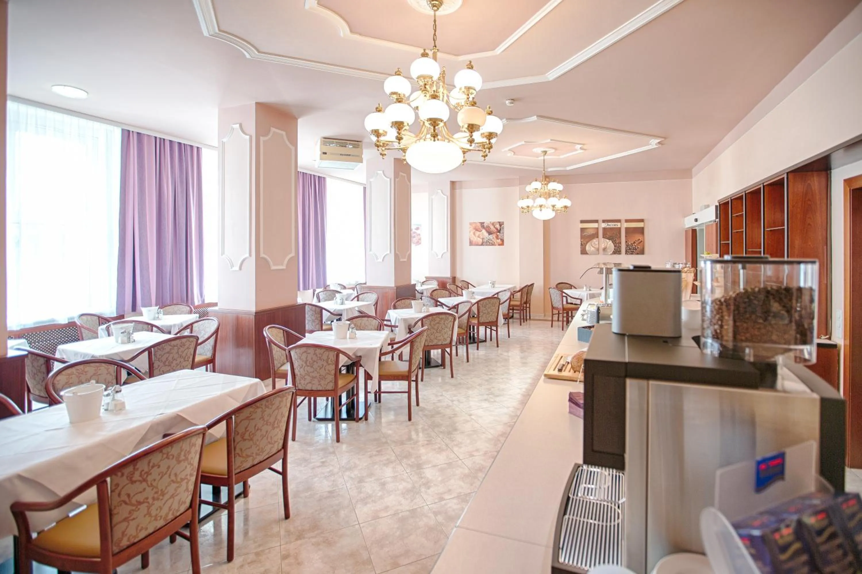 Restaurant/places to eat in Frühstückshotel Waldbauer