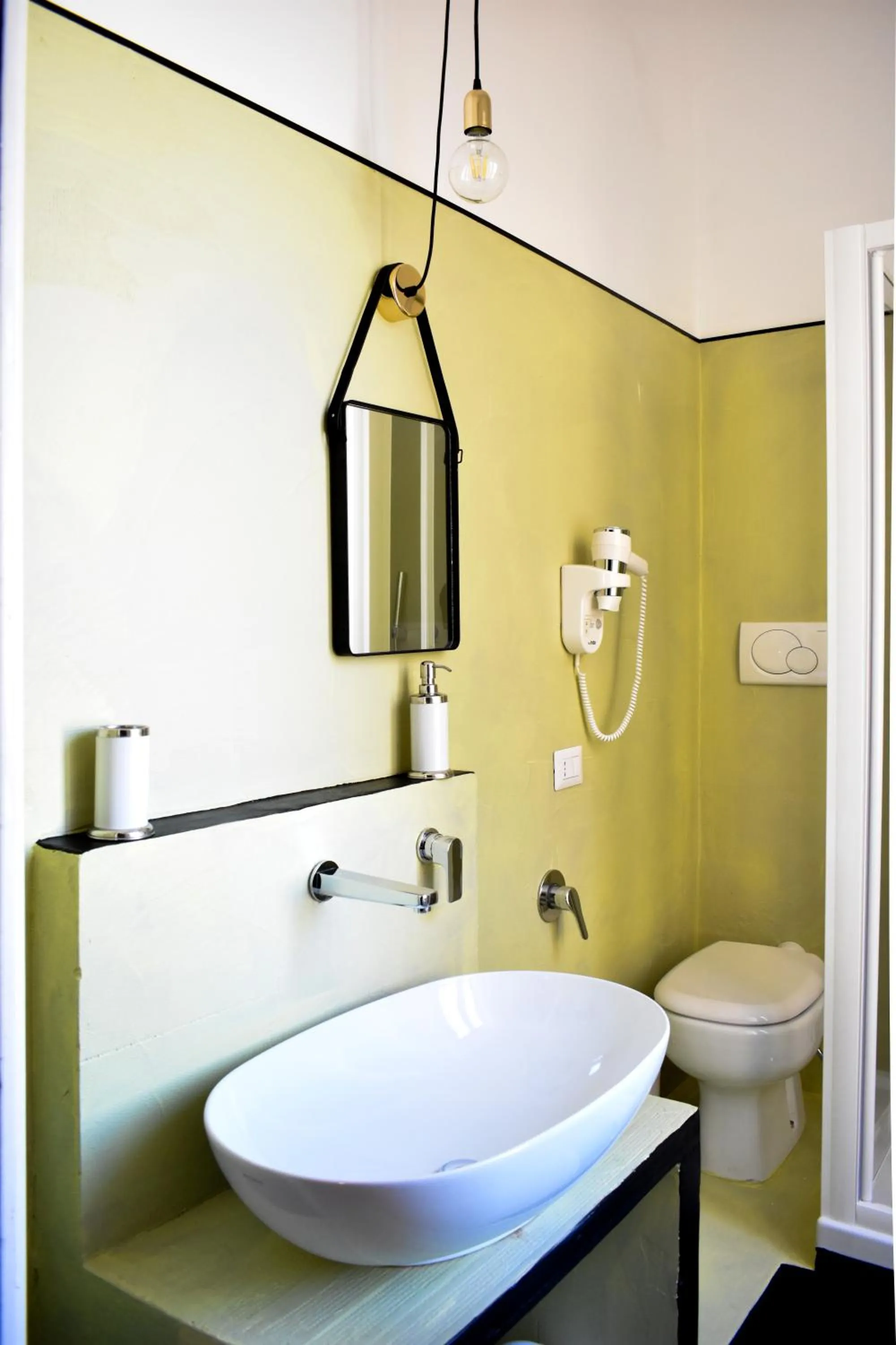 Toilet in Bibi e Romeo's Home