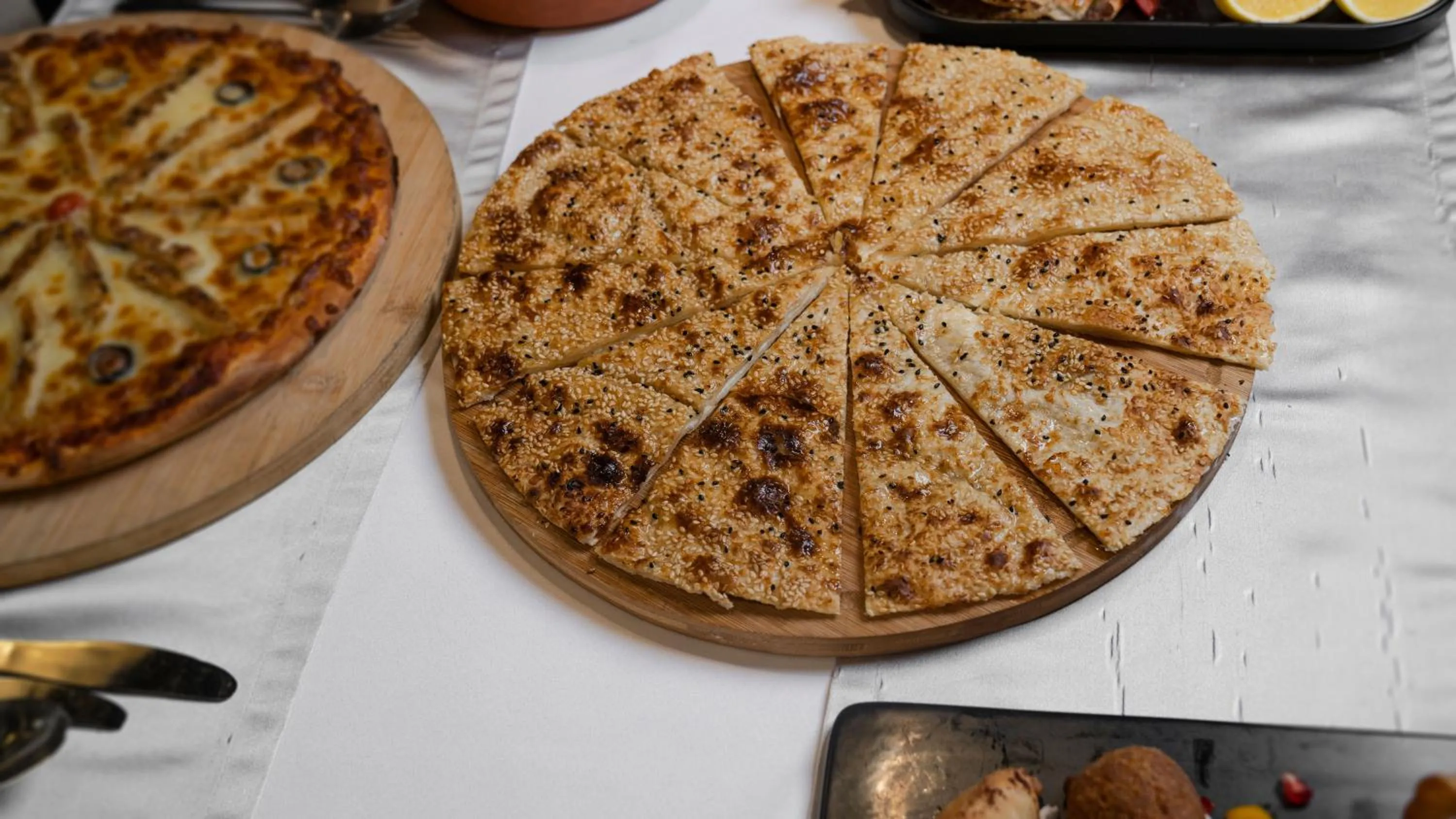 Restaurant/places to eat in Noor Land Hotel