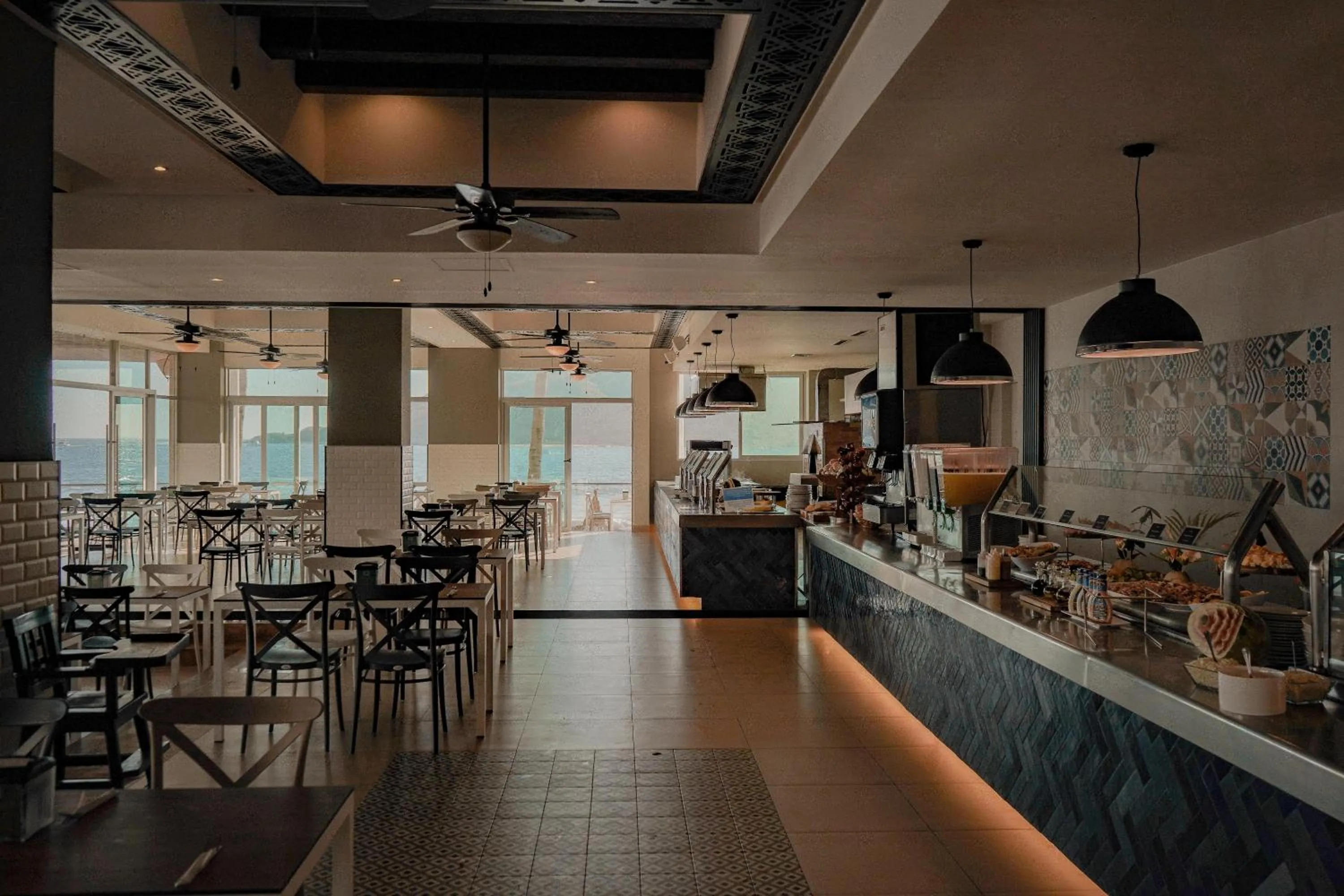 Restaurant/places to eat in Oceano Palace