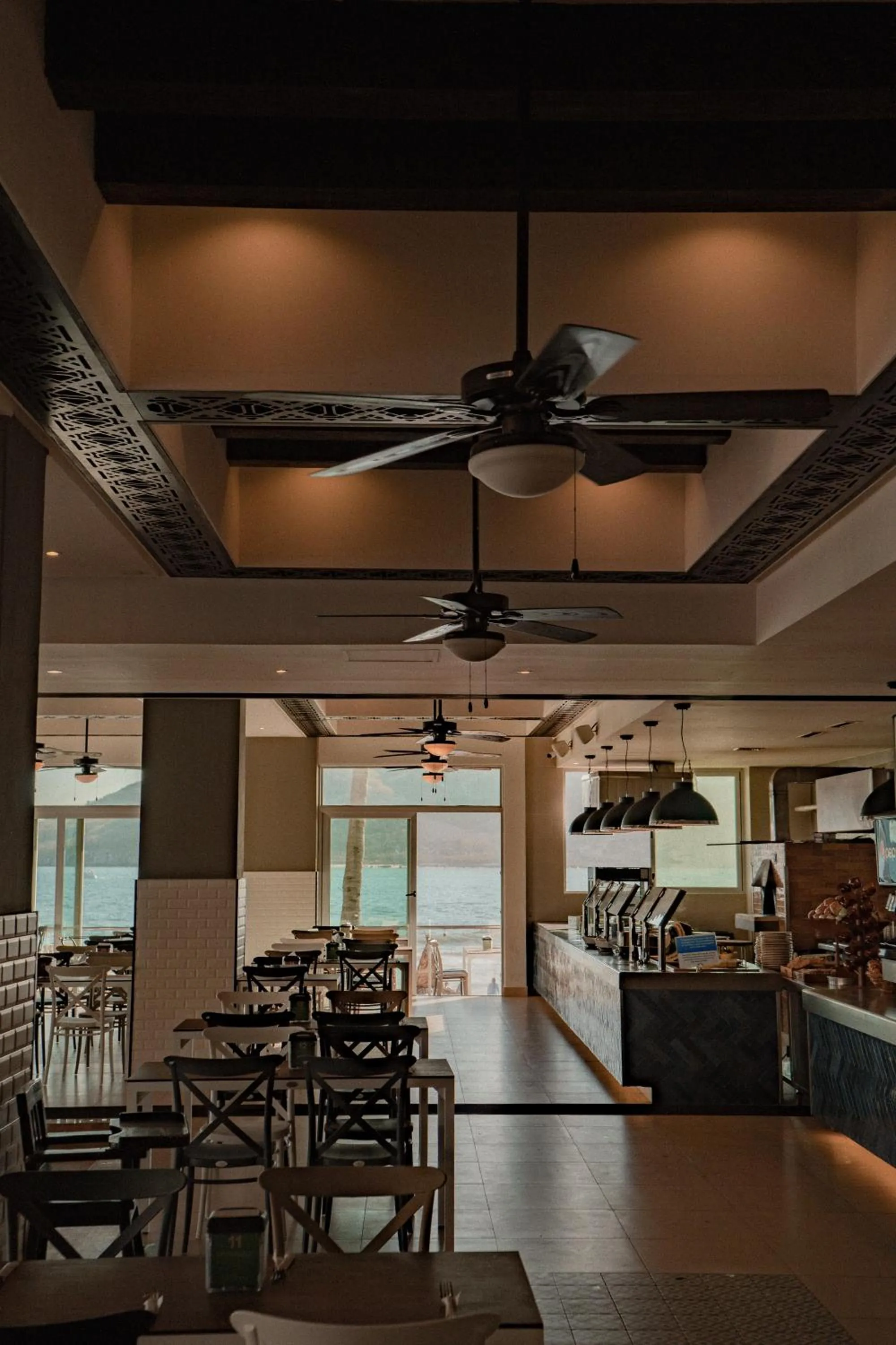 Restaurant/places to eat in Oceano Palace