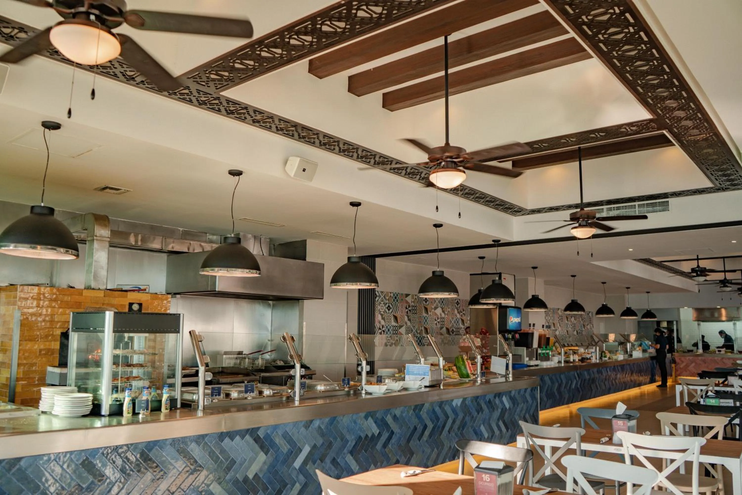 Restaurant/places to eat in Oceano Palace