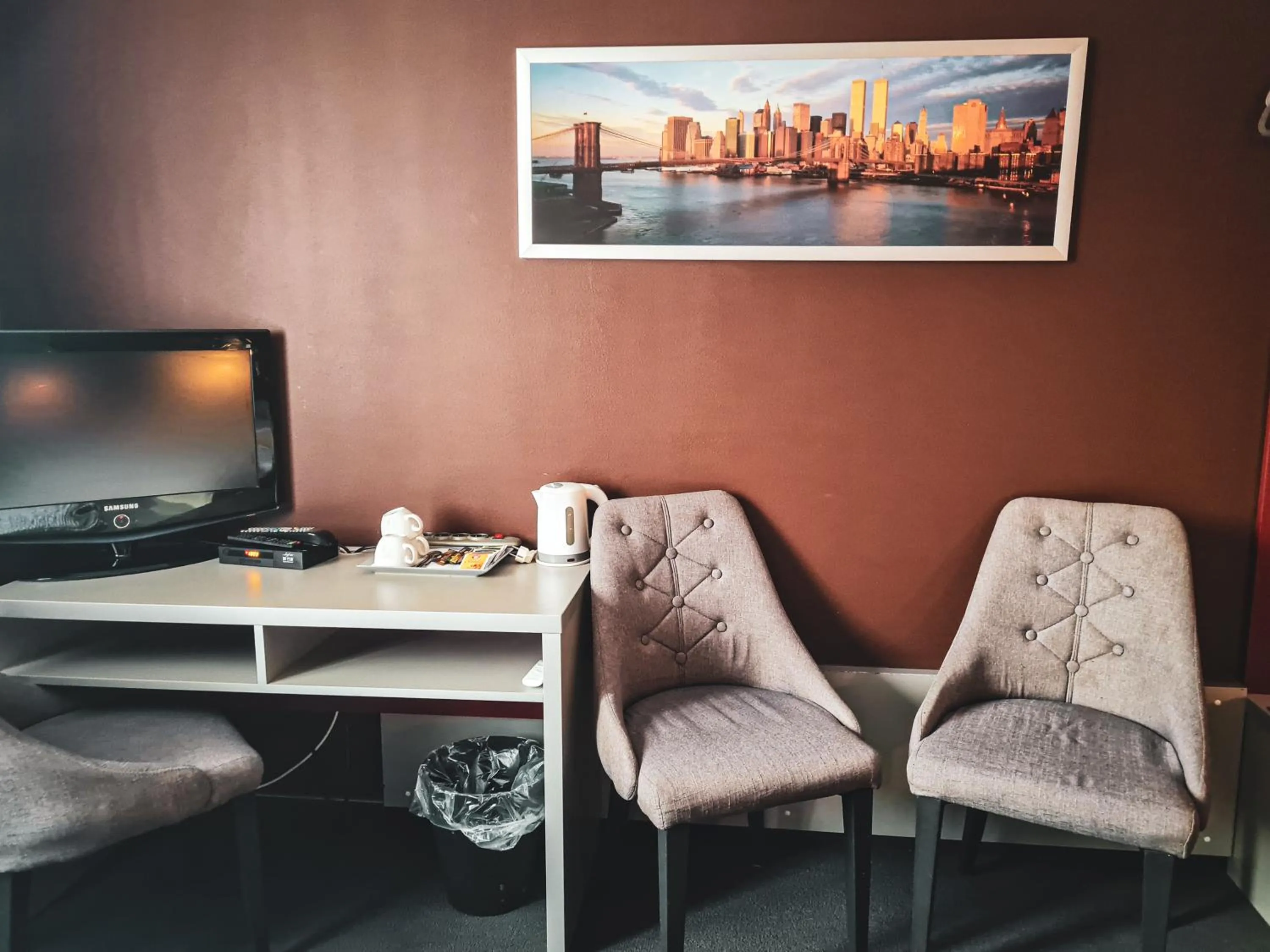 TV and multimedia in Hotel 108