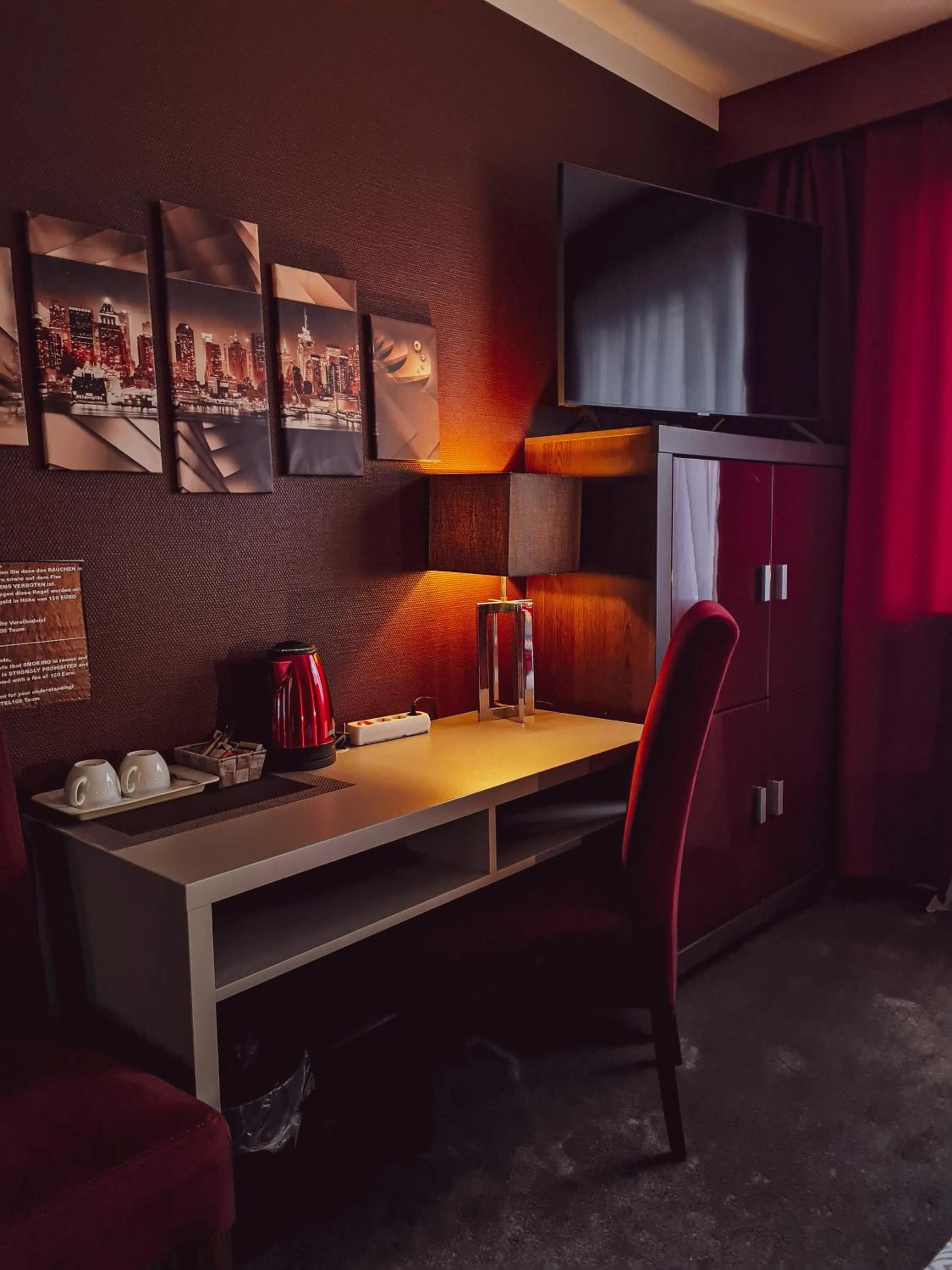 Coffee/tea facilities in Hotel 108