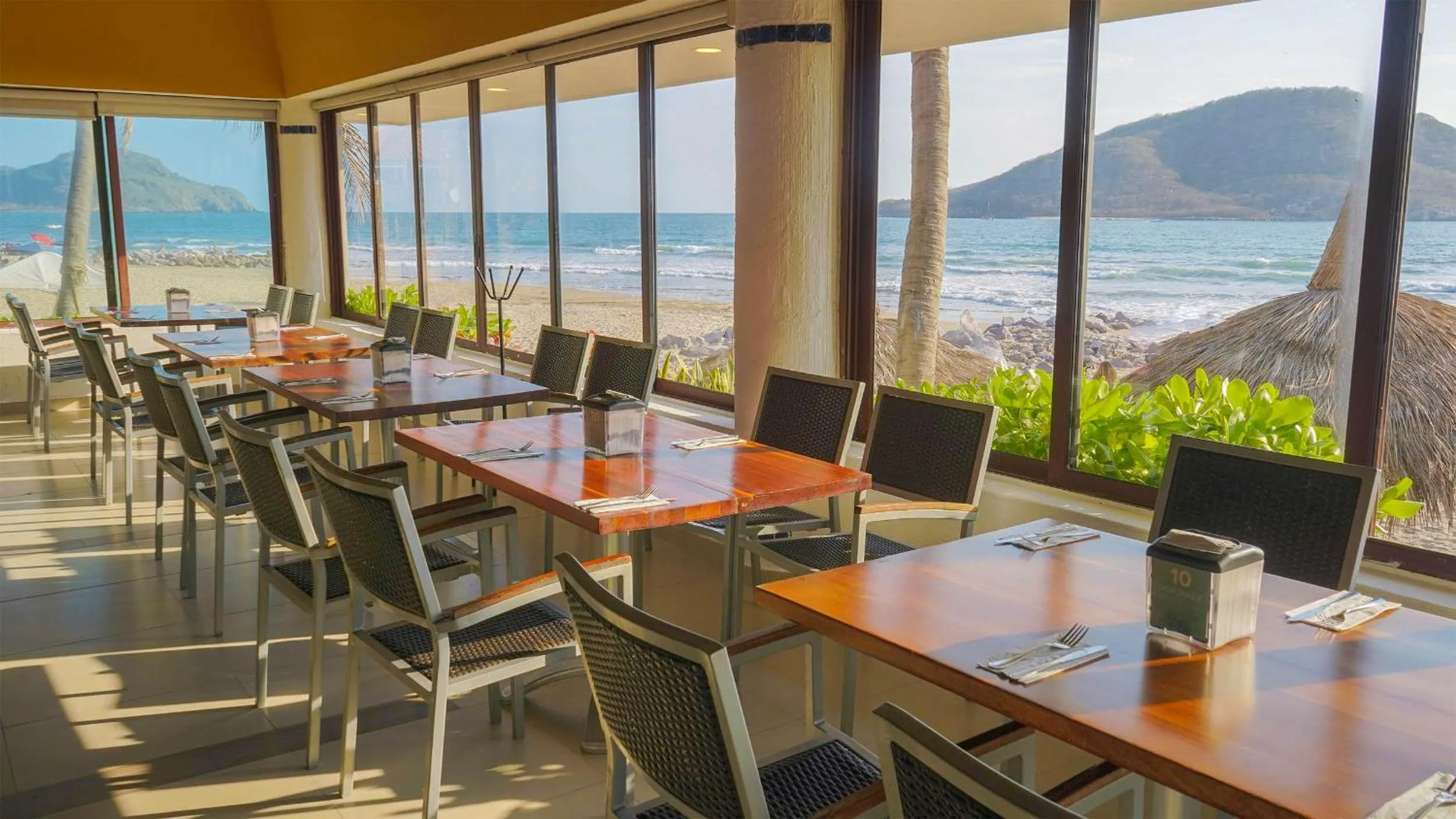 Restaurant/places to eat in Luna Palace