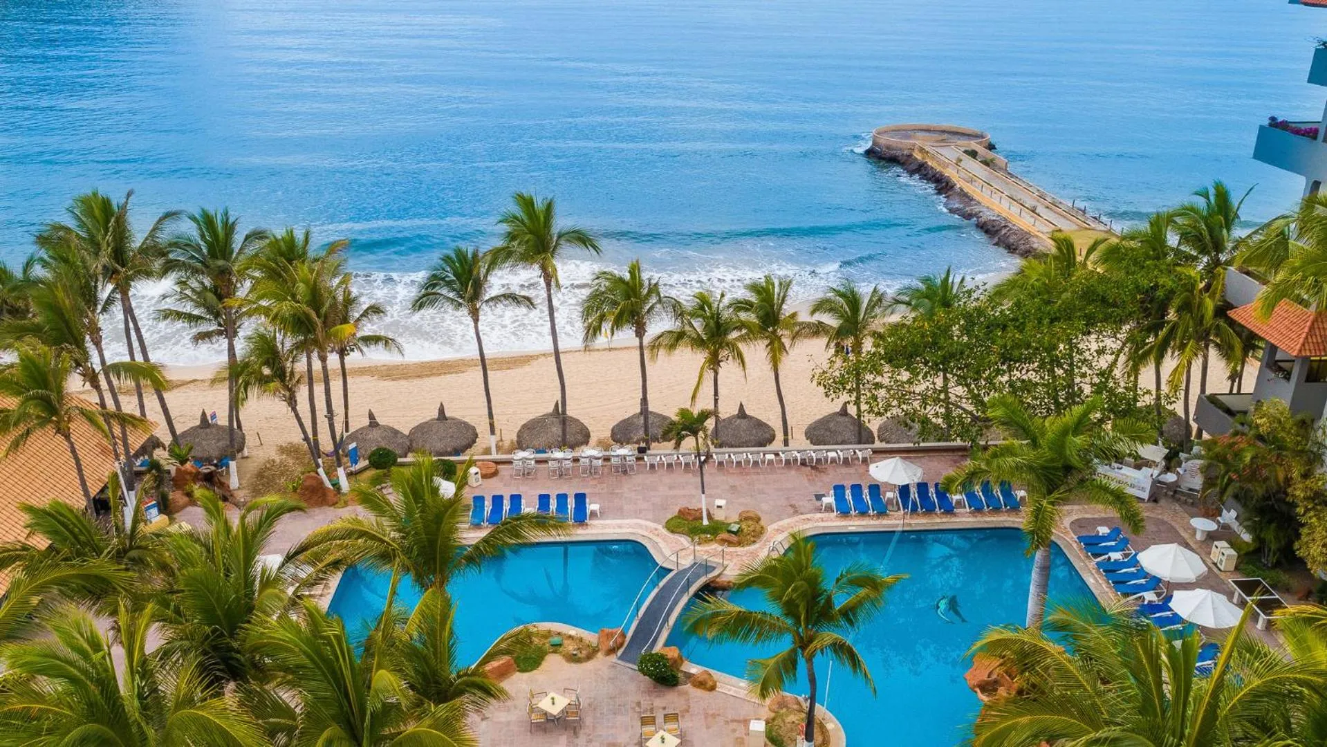 Swimming pool in Luna Palace