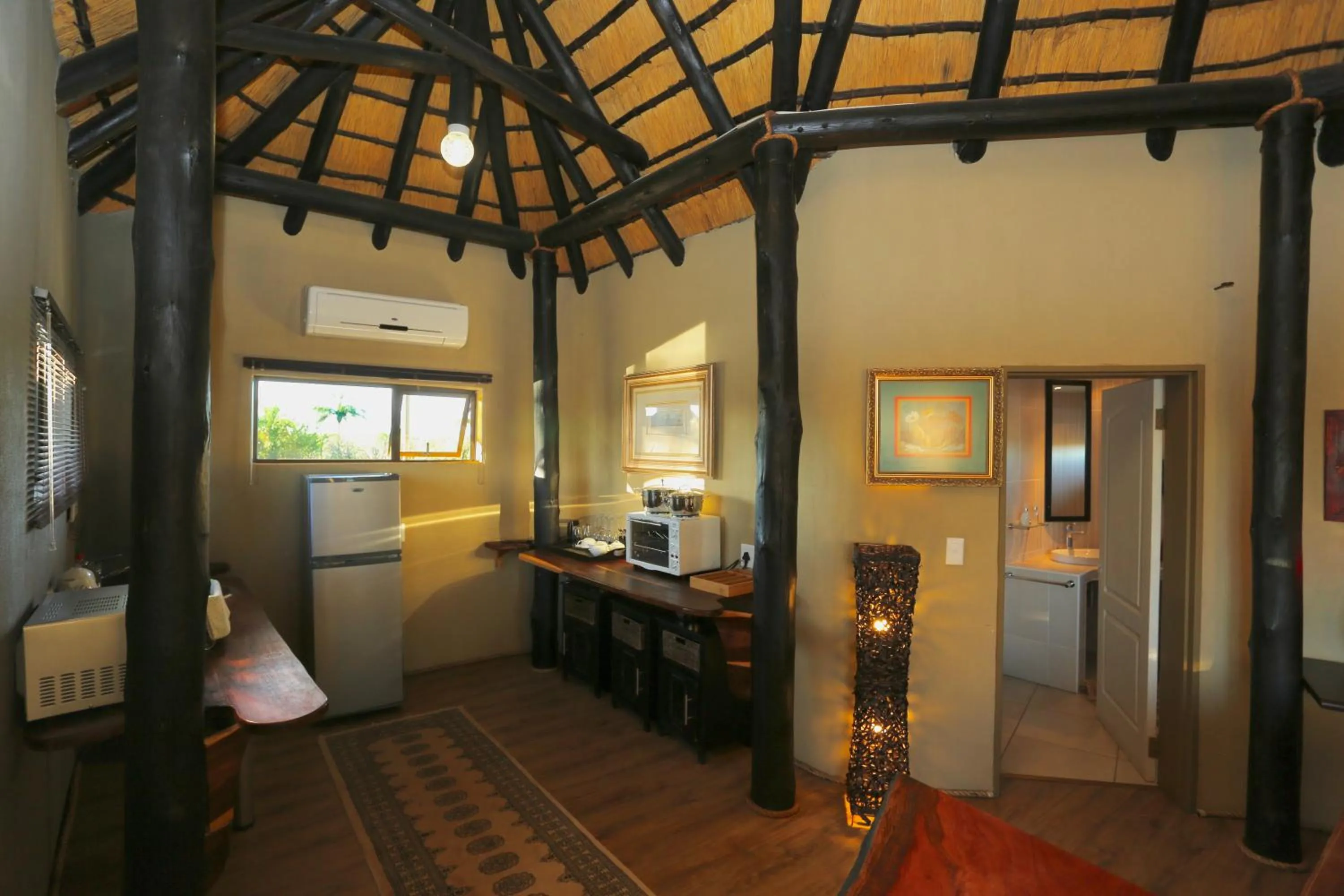 Kitchen or kitchenette in Lapa Lange Game Lodge