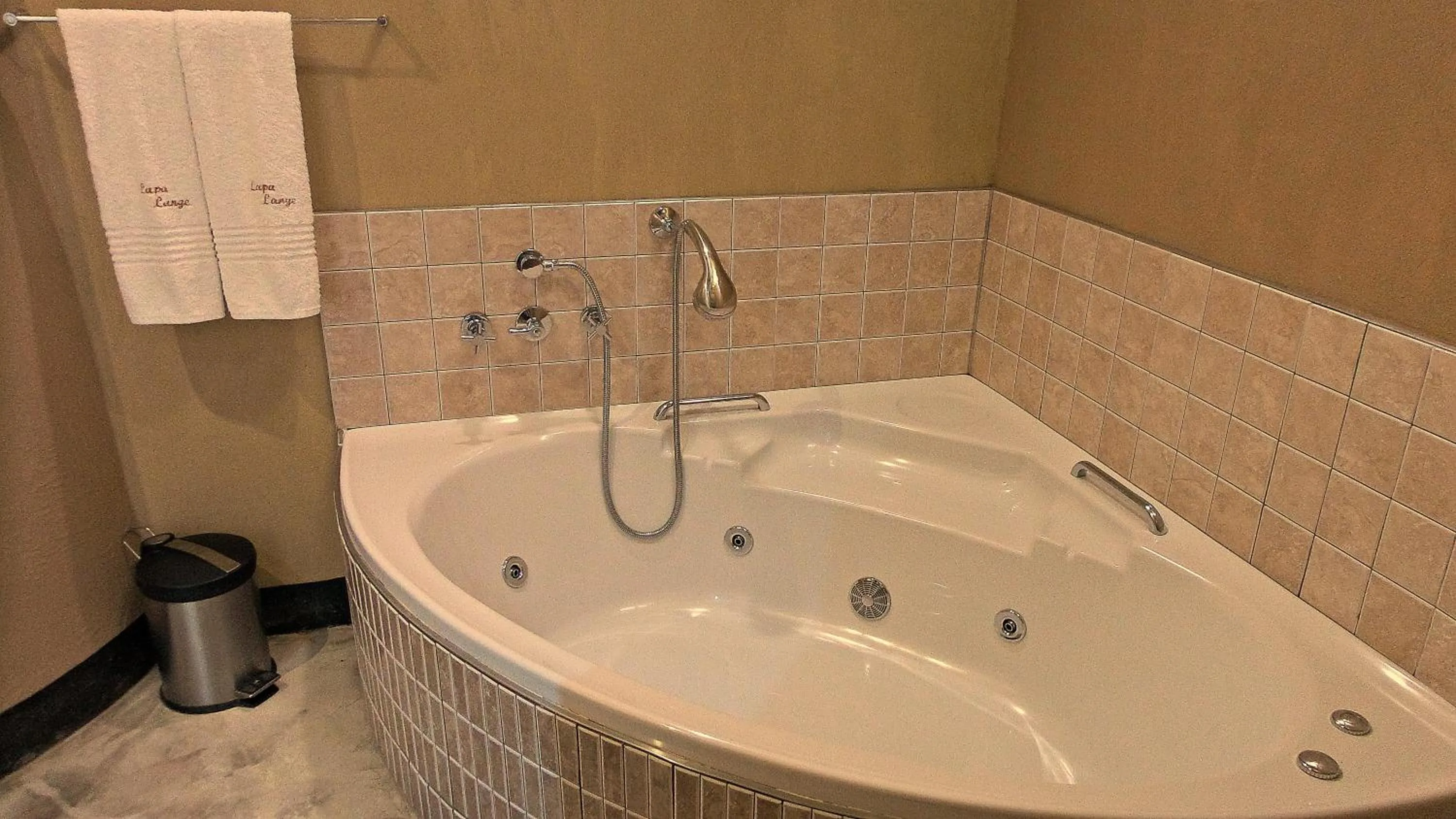 Hot Tub in Lapa Lange Game Lodge