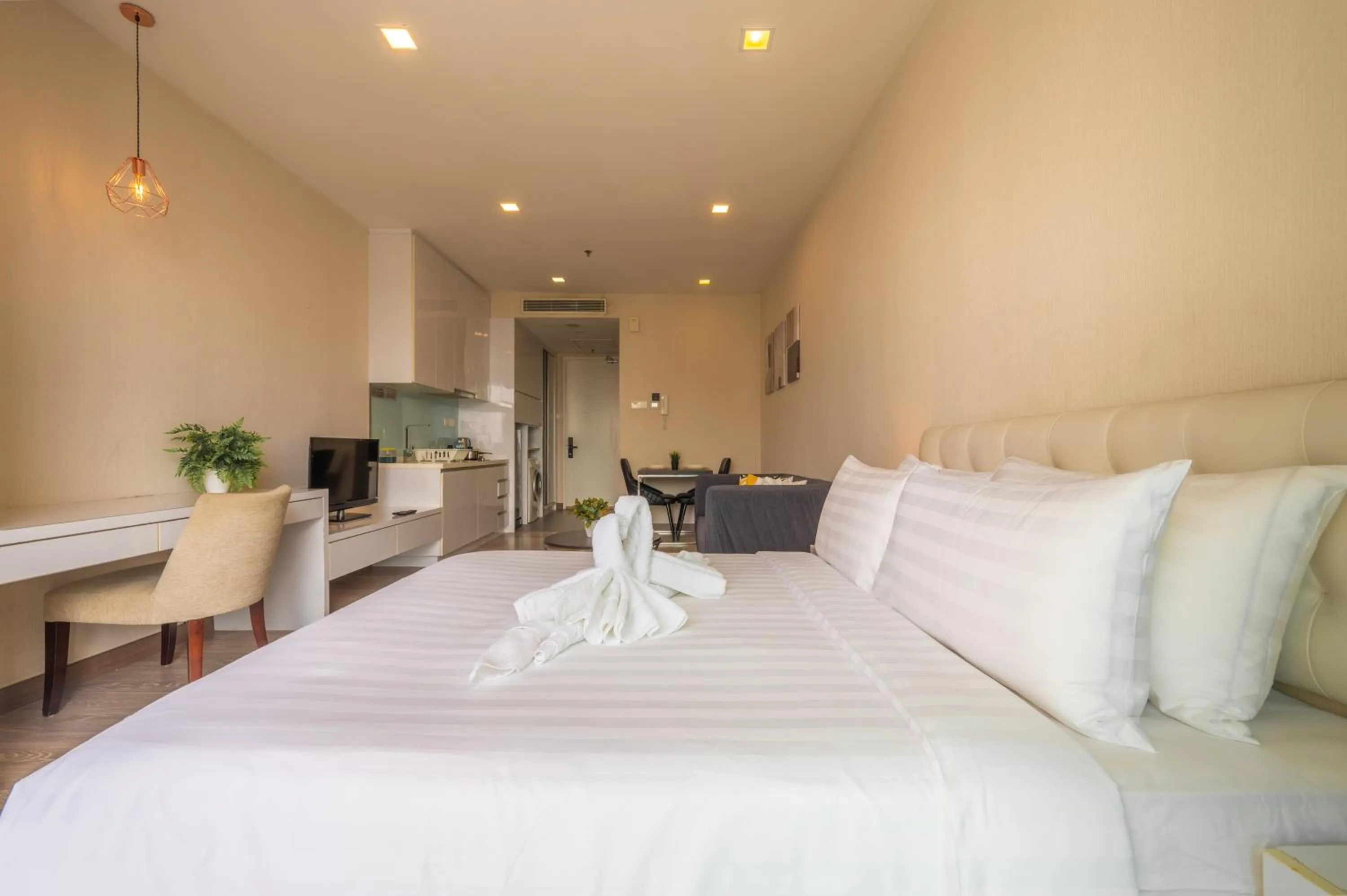 Bed in Greystone One Bukit Ceylon