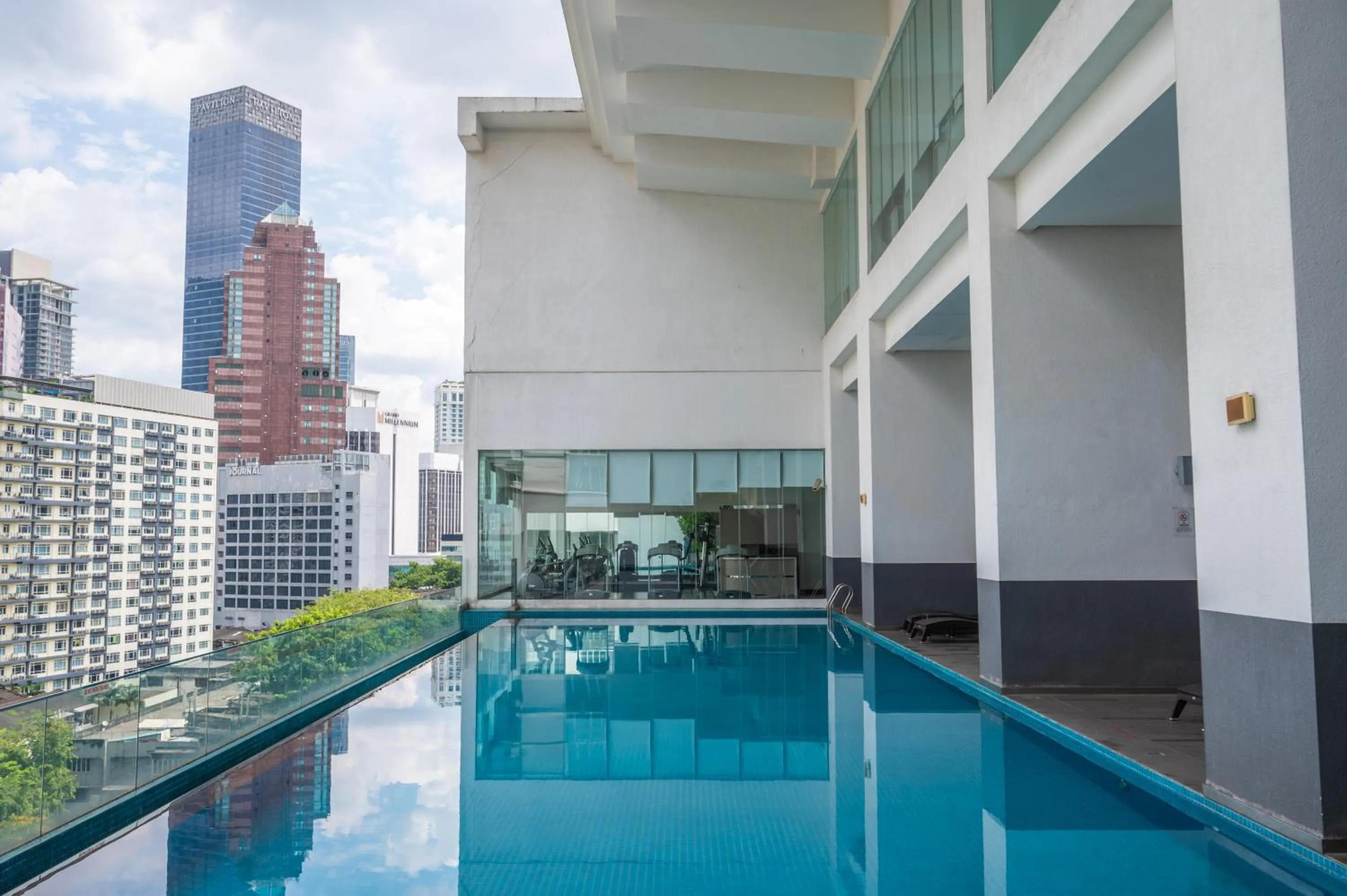Swimming pool in Greystone One Bukit Ceylon