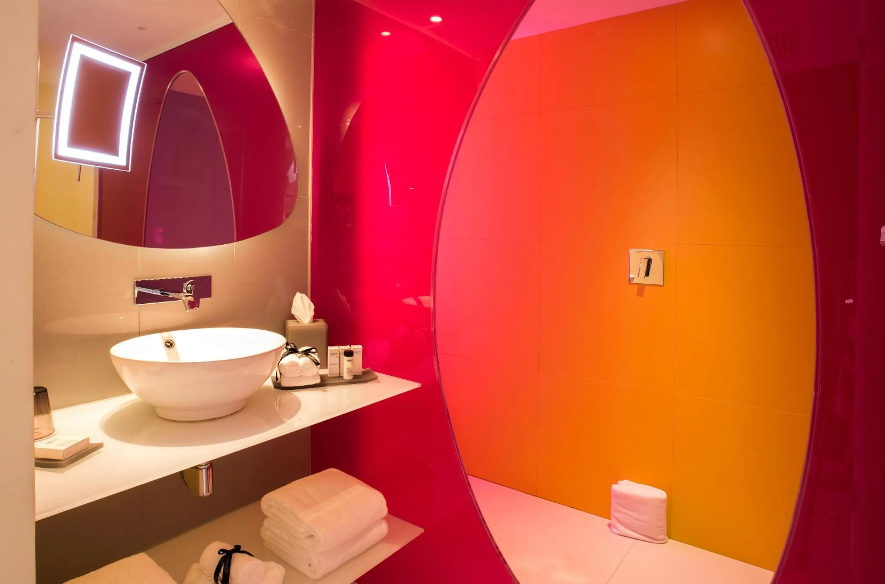 Bathroom in Temptation Cancun Resort - All Inclusive - Adults Only