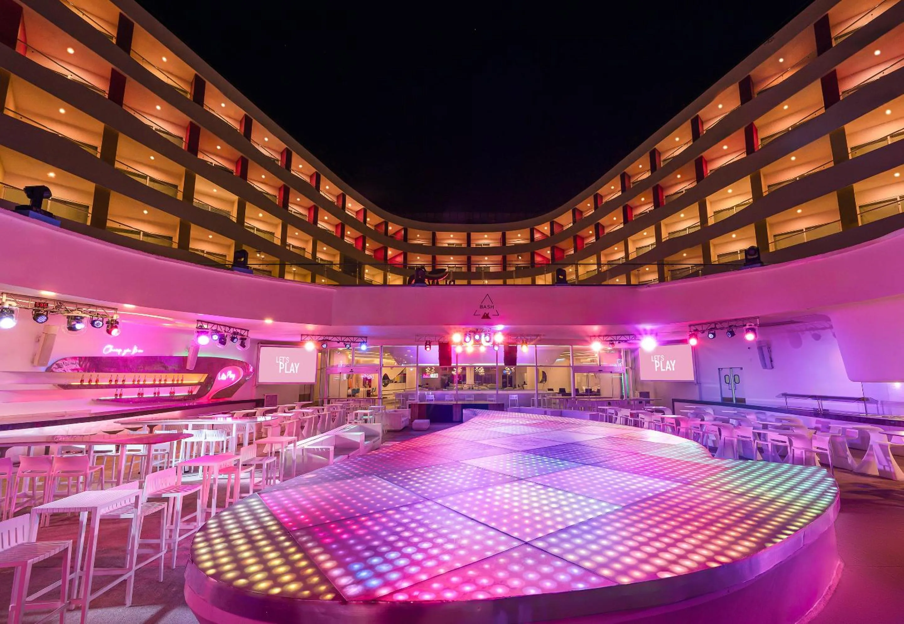 Nightclub / DJ in Temptation Cancun Resort - All Inclusive - Adults Only