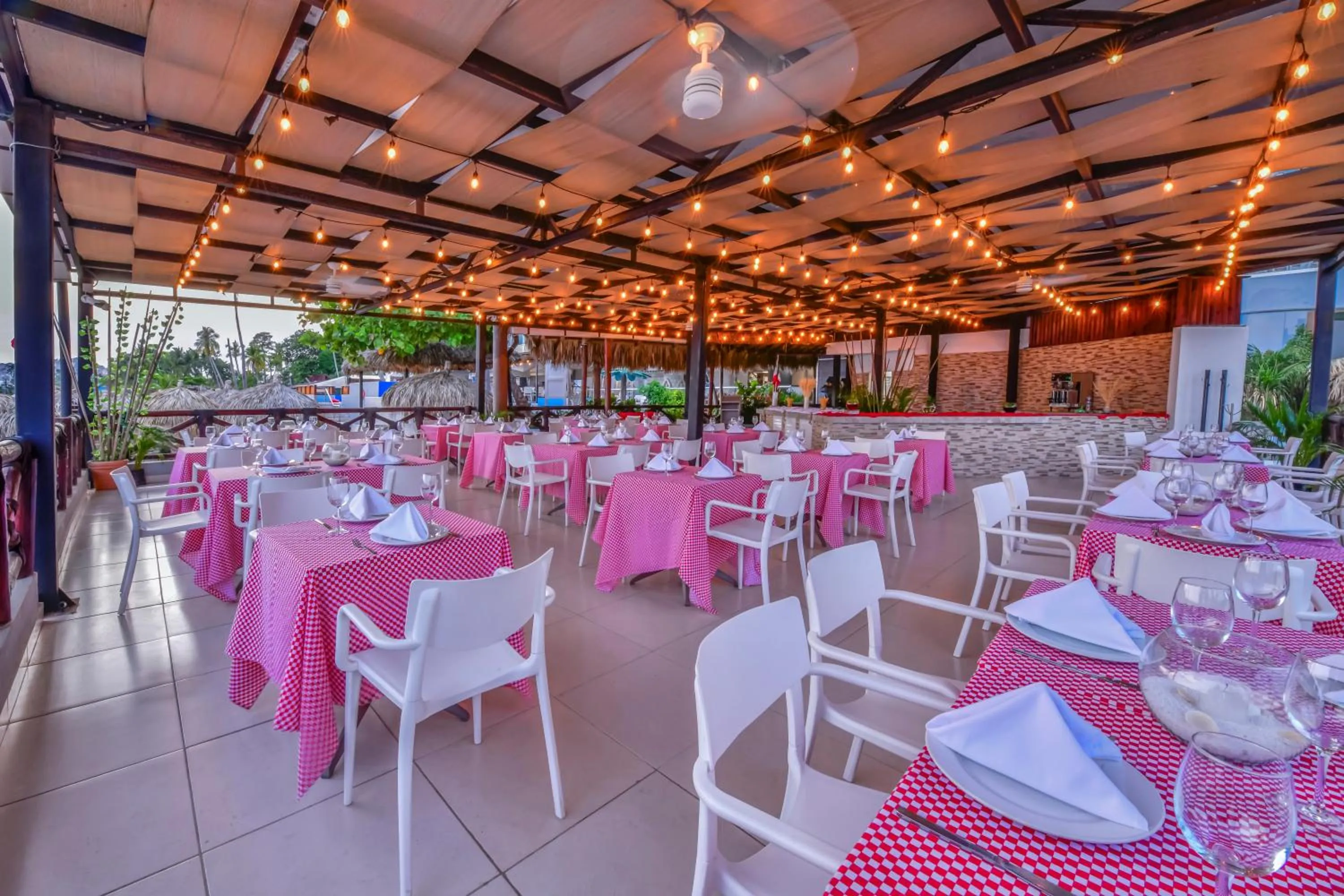 Restaurant/places to eat in Krystal Beach Acapulco