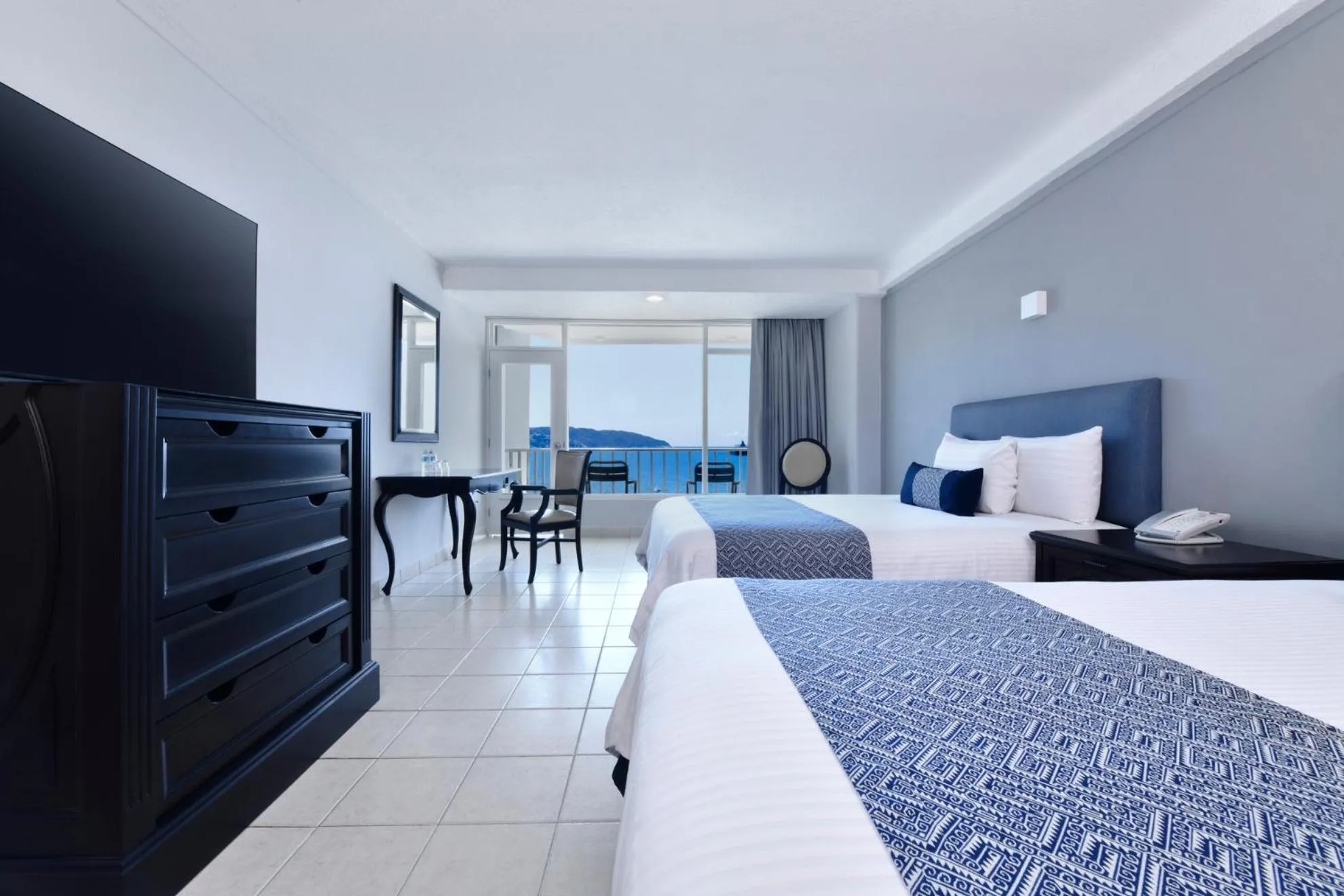 Bed in Krystal Beach Acapulco