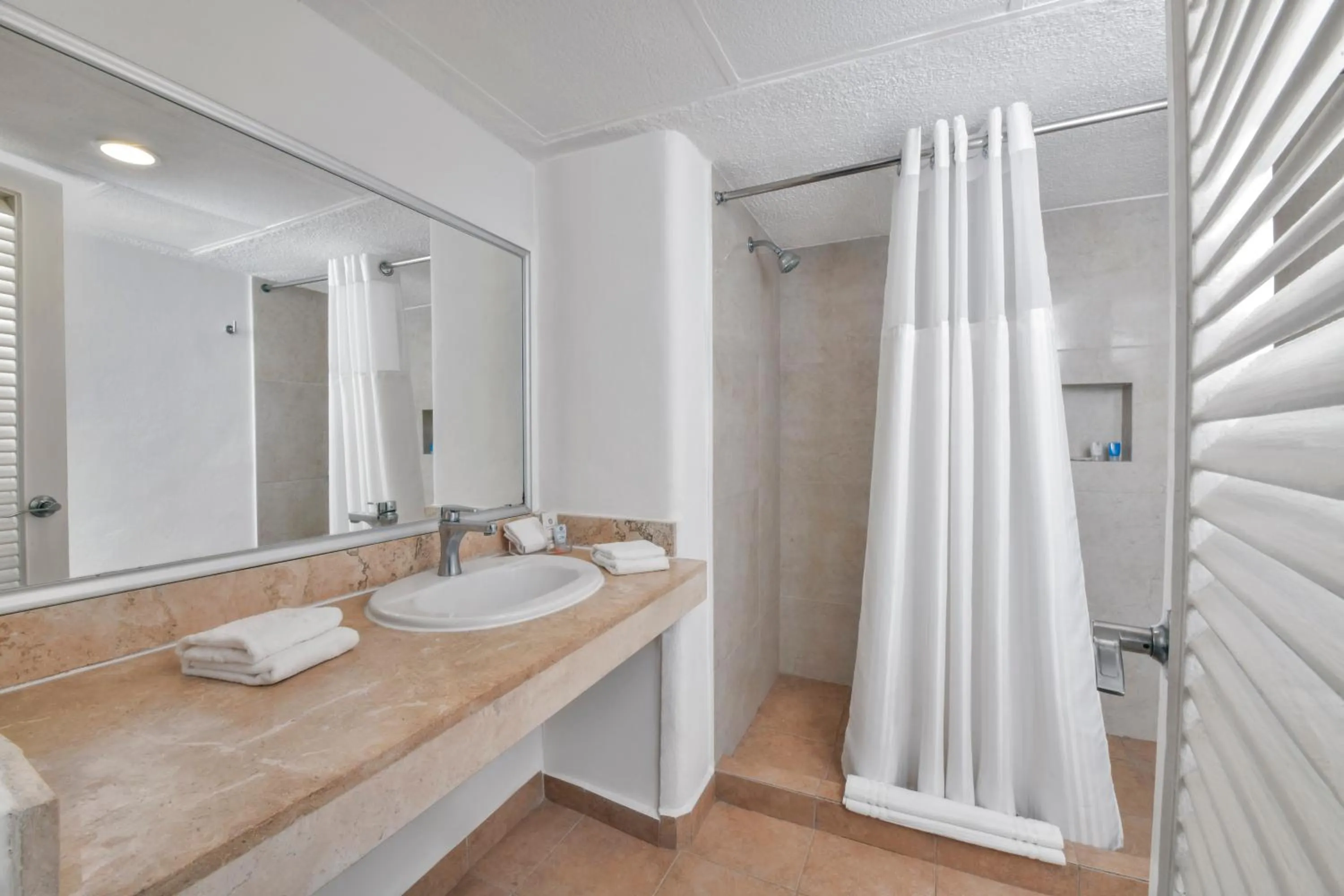 Bathroom in Krystal Beach Acapulco