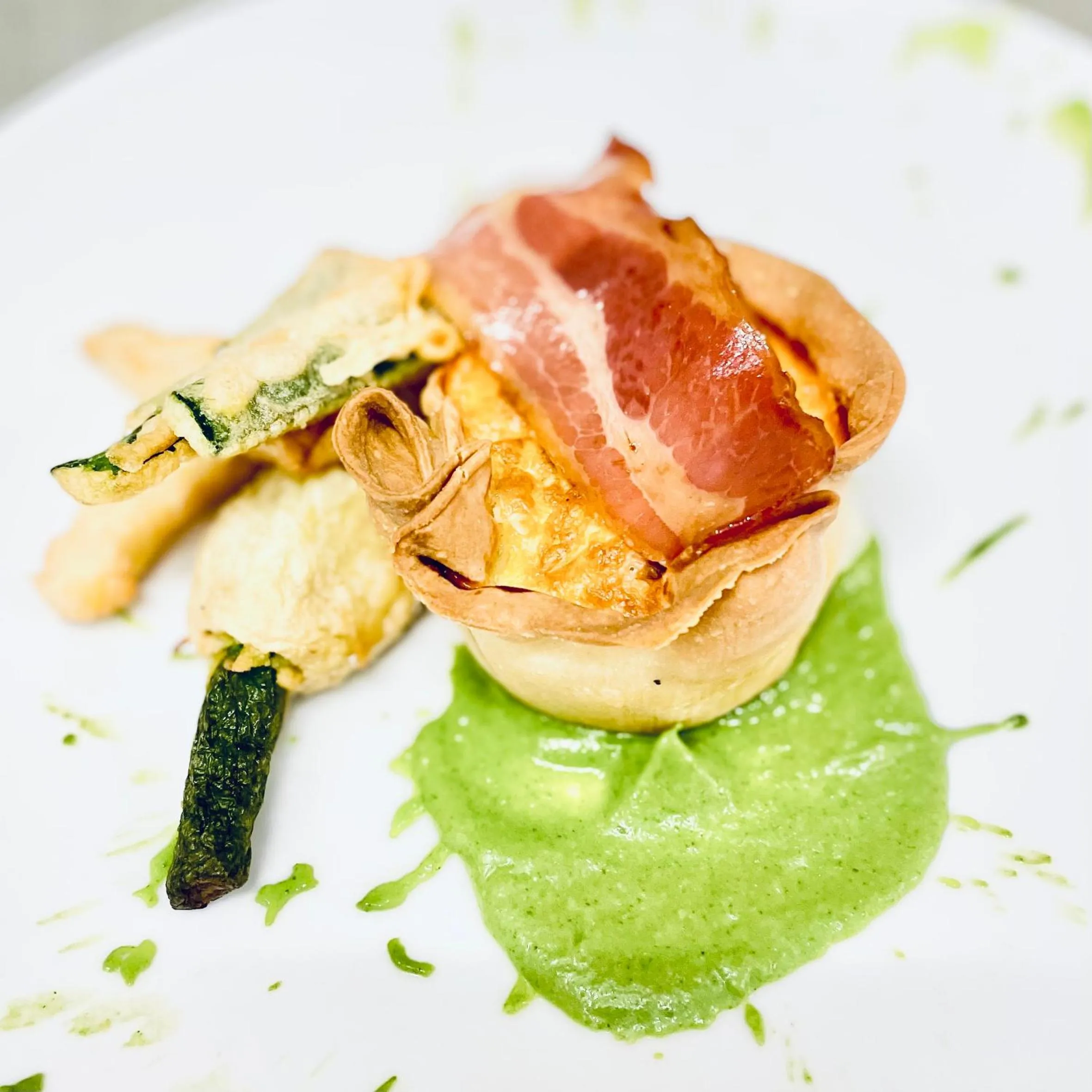 Restaurant/places to eat in Hotel Diana