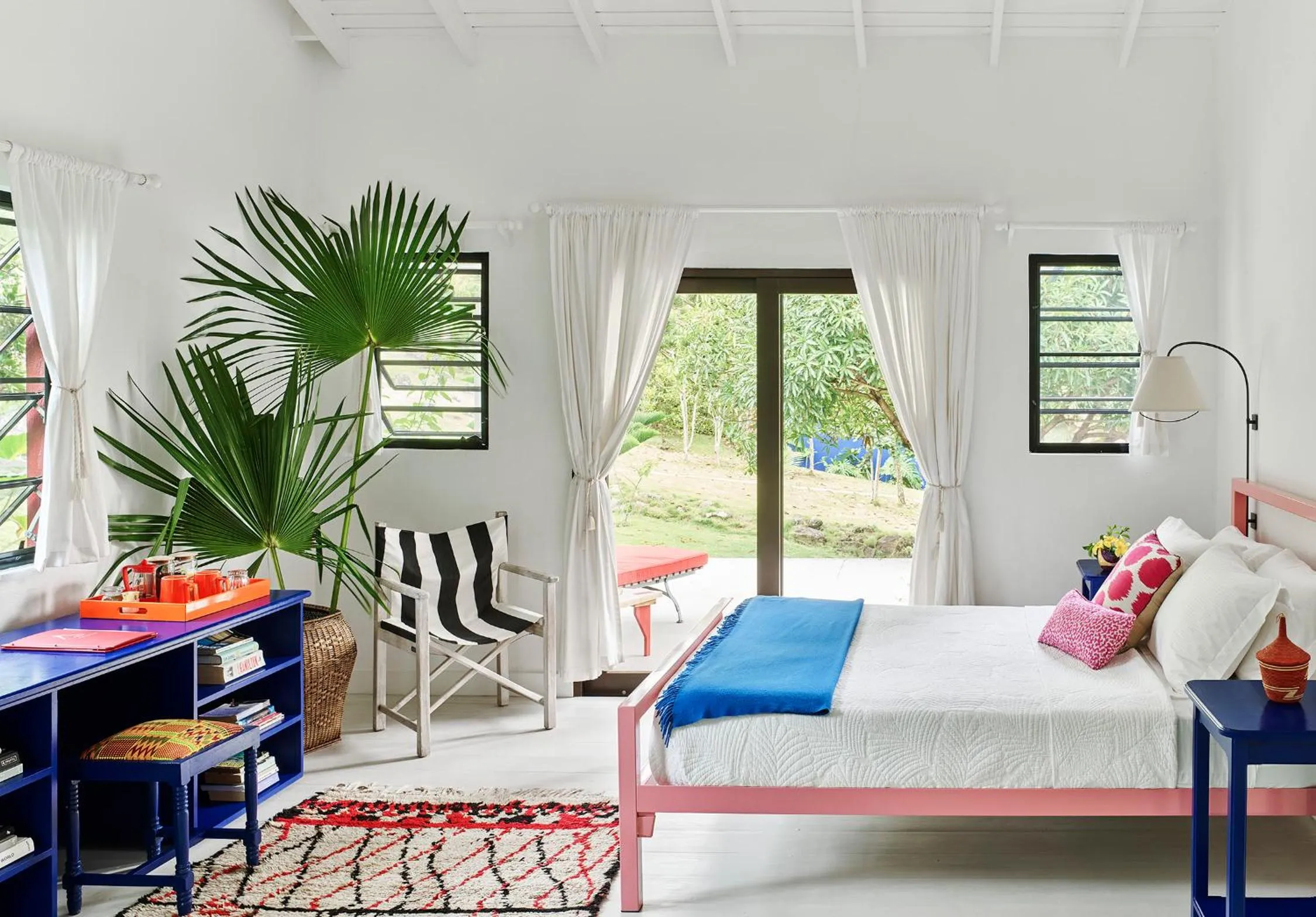 Photo of the whole room, Bed in Golden Rock Nevis