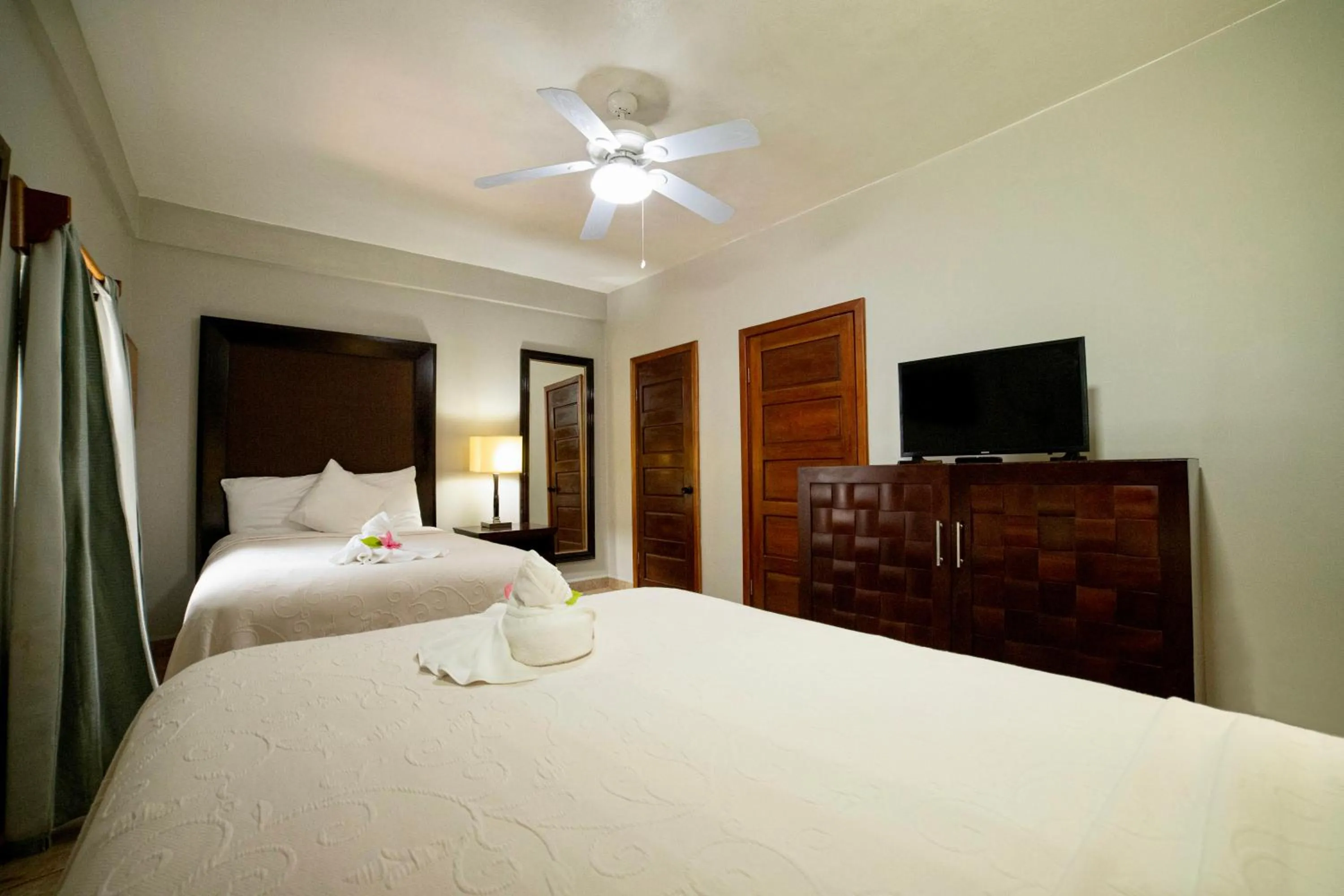 Bedroom, Bed in Corona del Mar