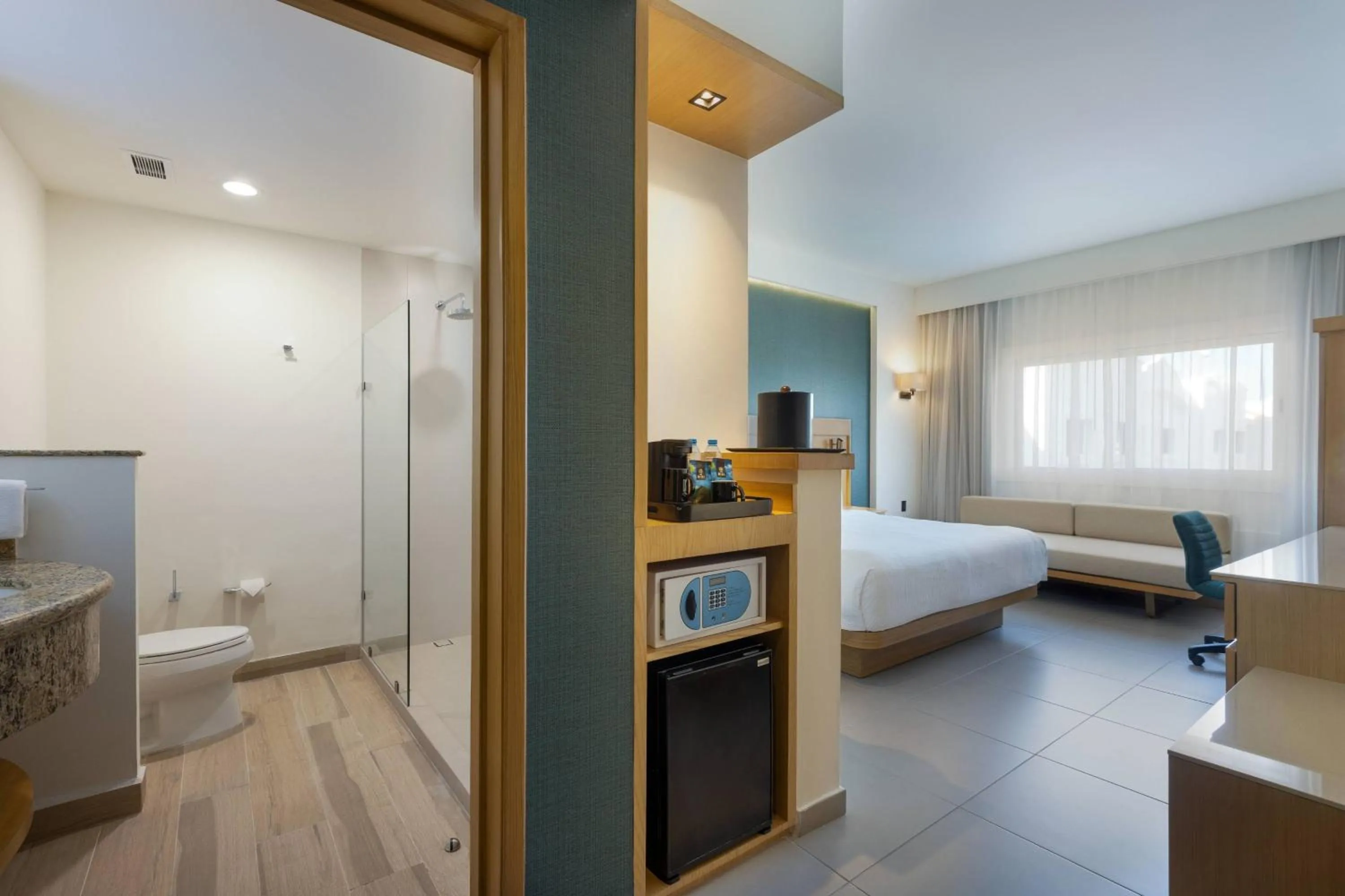 Photo of the whole room, Bed in Courtyard by Marriott Cancun Airport