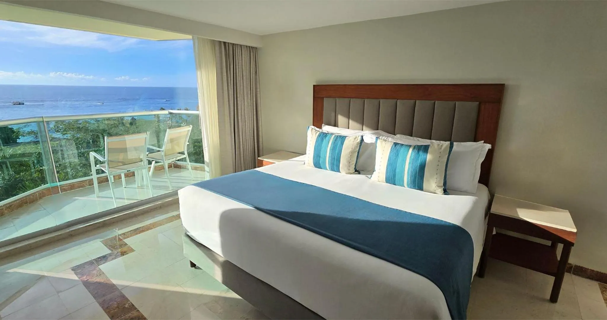 Photo of the whole room, Bed in Grand Park Royal Cozumel - All Inclusive