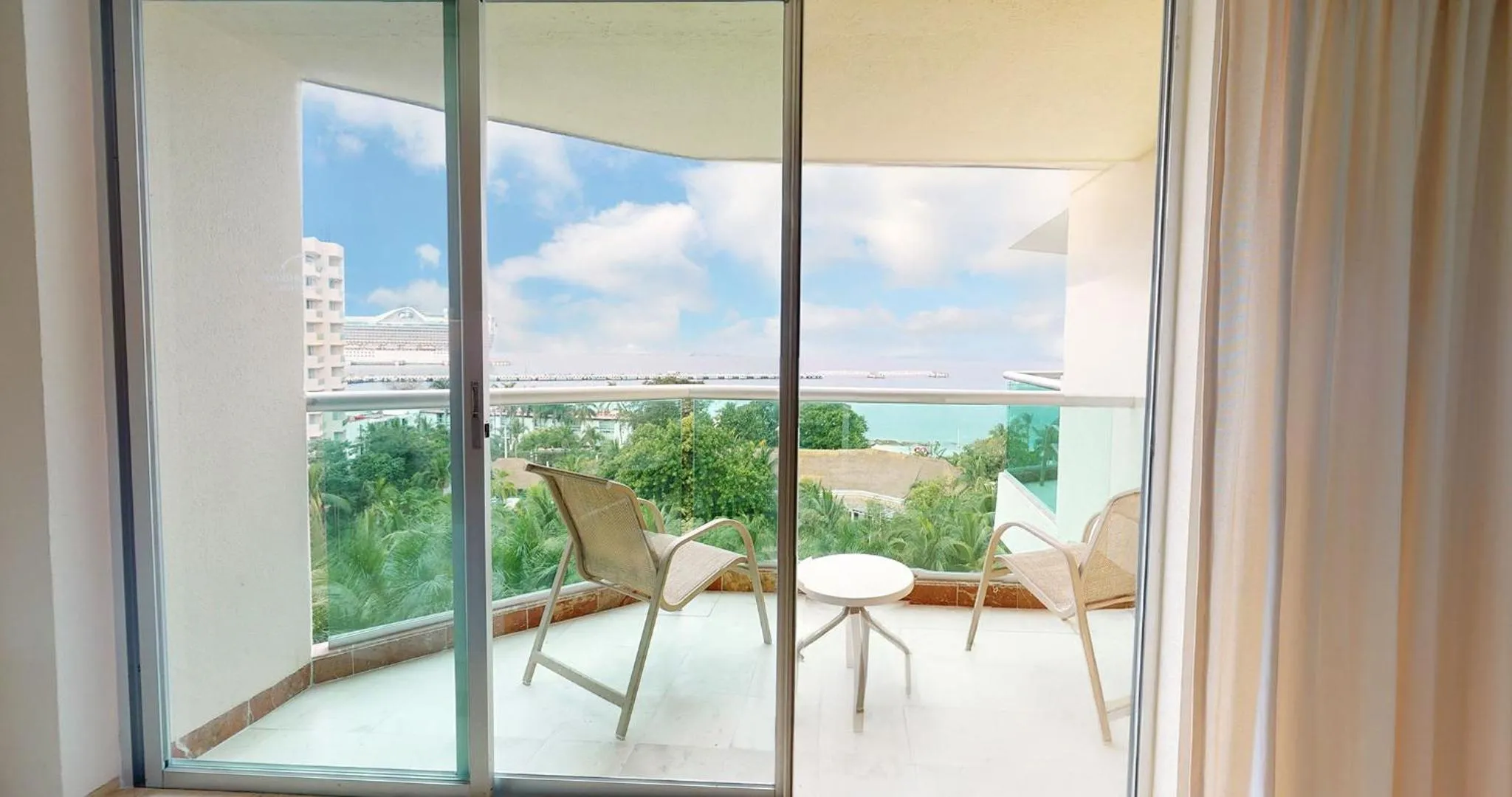 Deluxe Superior  in Grand Park Royal Cozumel - All Inclusive