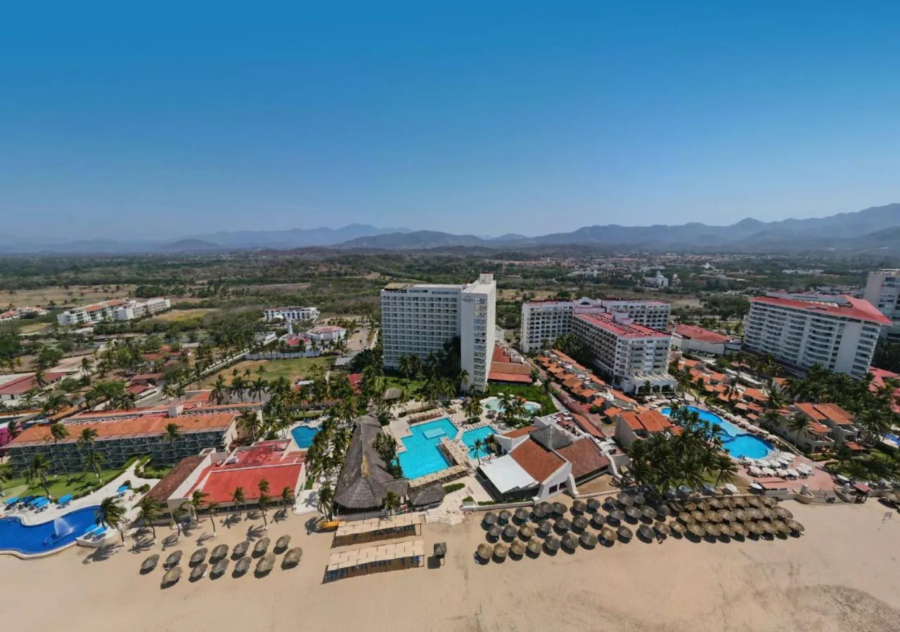Property building in Park Royal Beach Ixtapa - All Inclusive