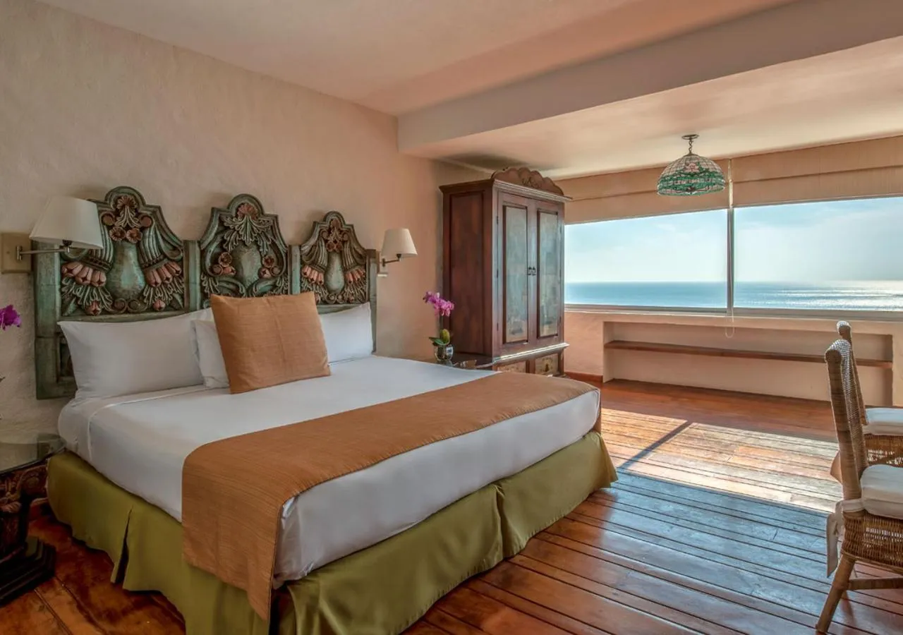 Bed in Park Royal Beach Ixtapa - All Inclusive